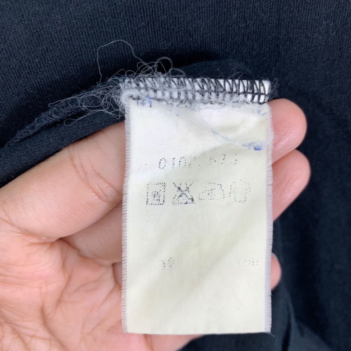 Vintage × agnes b. Vintage AGNES B Homme Paris Fashion Designer Plain V T-Shirt Size US S / EU 44-46 / 1 - 6 Thumbnail