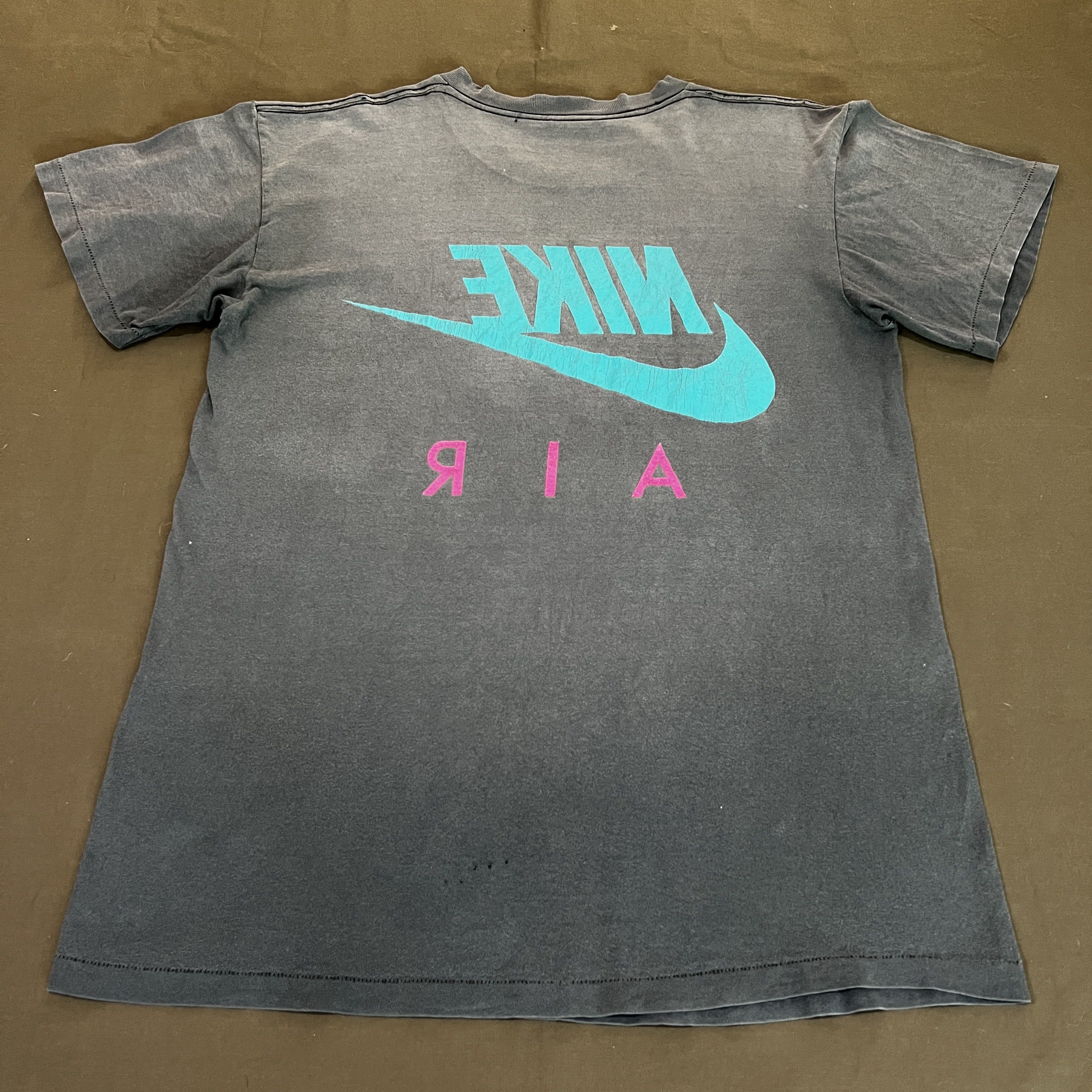Nike Vintage 90s Nike Air Big Logo Tee Faded Size US M / EU 48-50 / 2 - 6 Thumbnail
