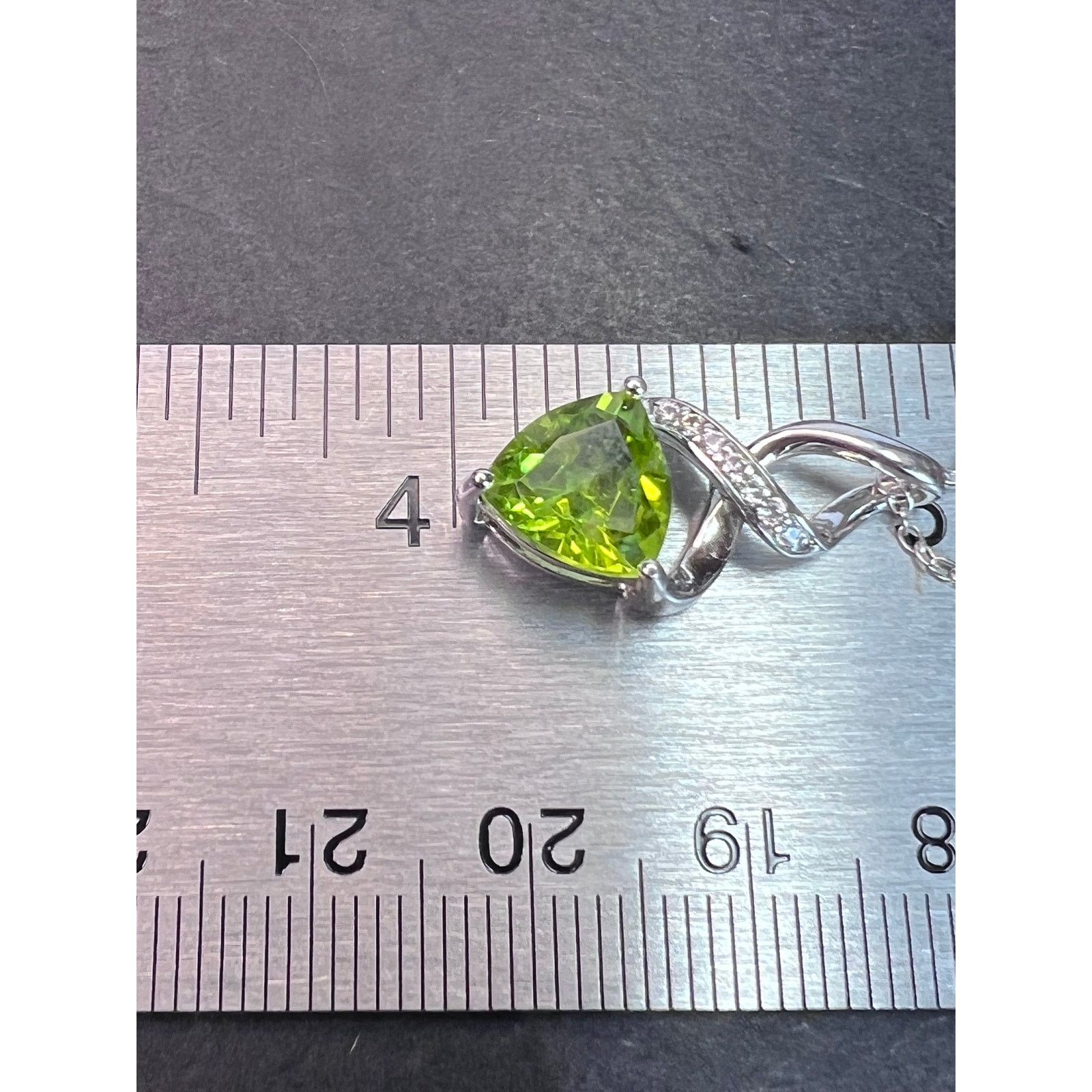Other Trilliant cut peridot and sterling silver pendant and chain Size ONE SIZE - 6 Thumbnail