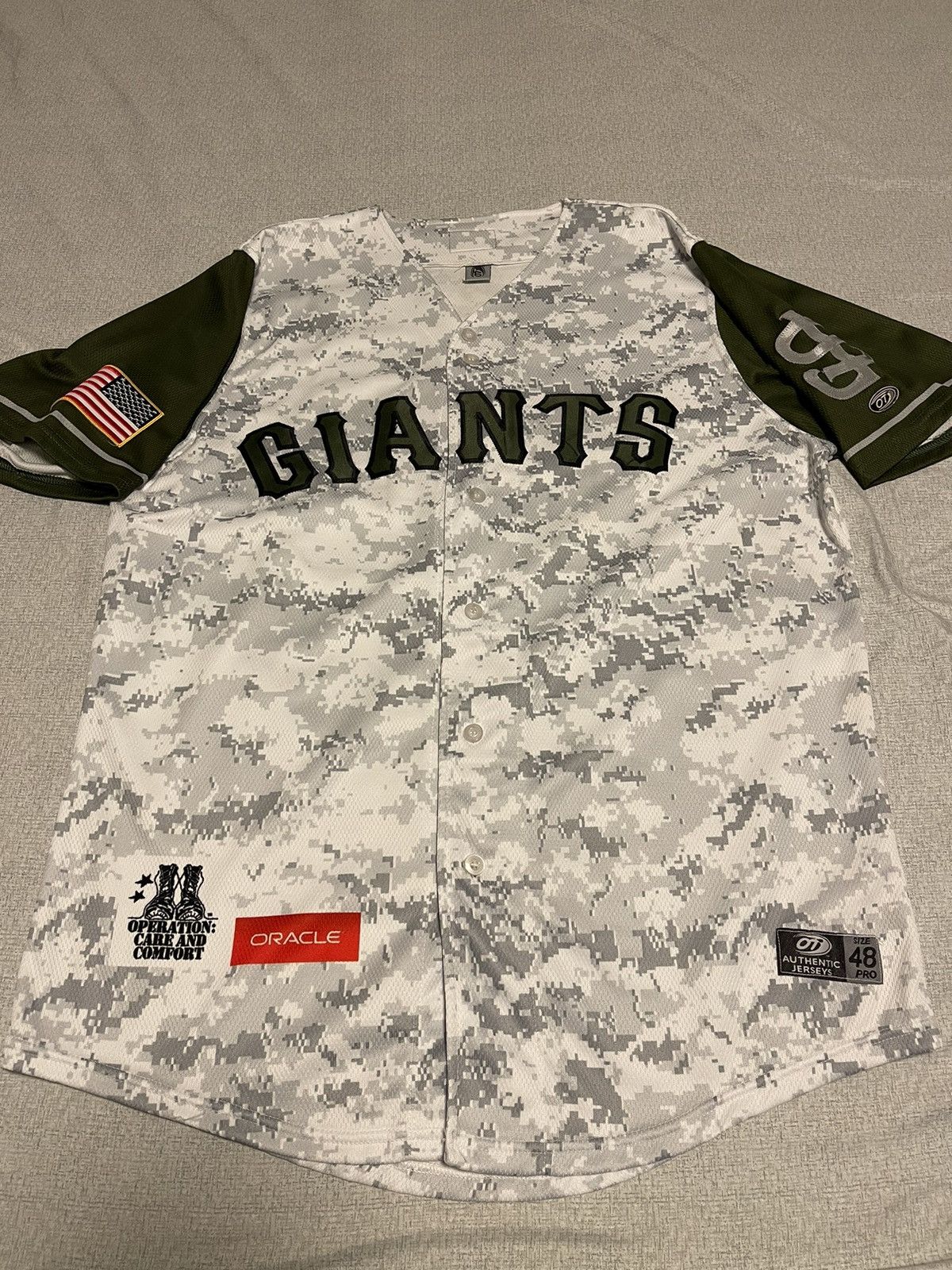 image of Sj Giants Size 48 San Jose Camo Jersey 33 Autographed Army in White, Men's