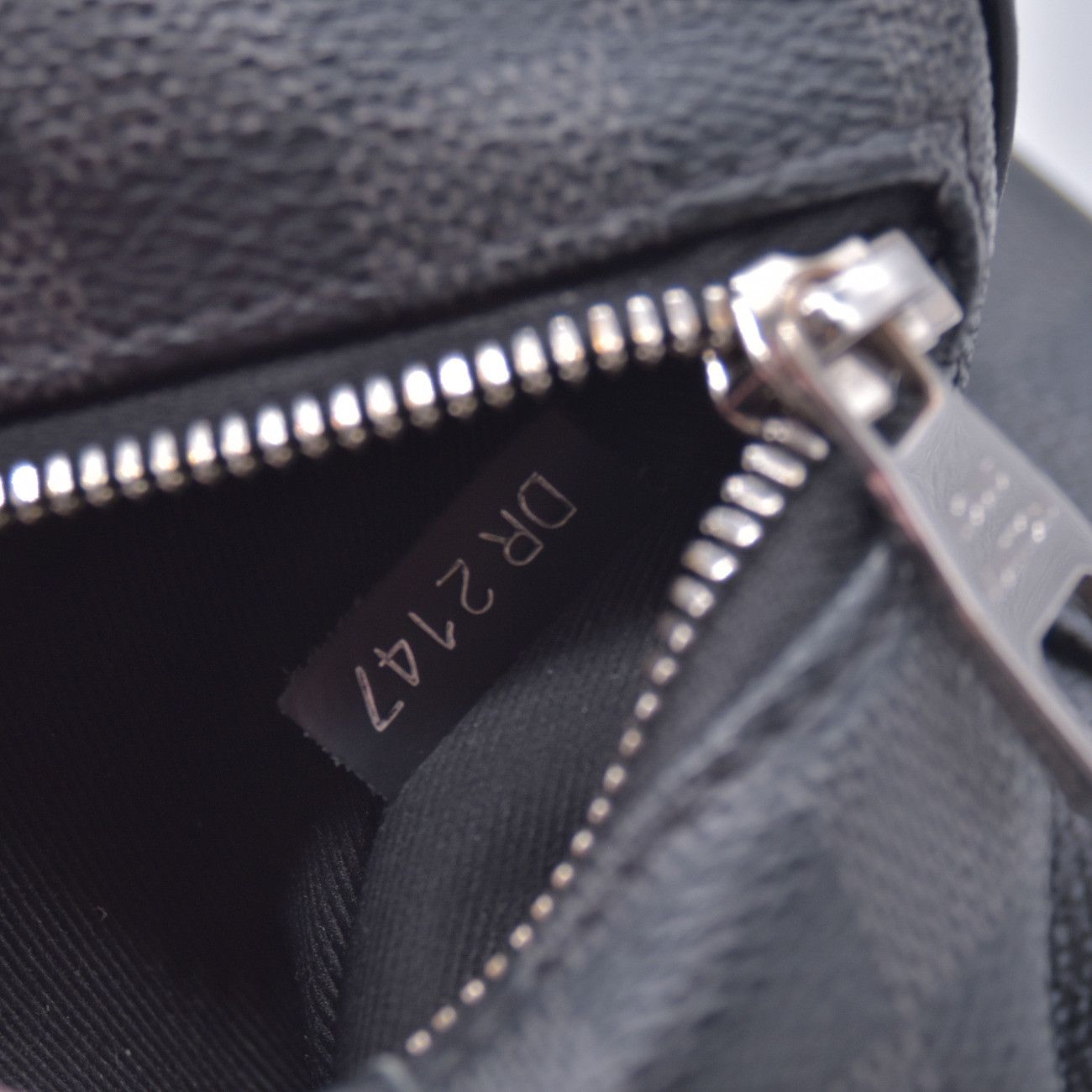 Louis Vuitton $2230 2017 Louis Vuitton Damier Graphite Josh DR2147 Size ONE SIZE - 10 Thumbnail