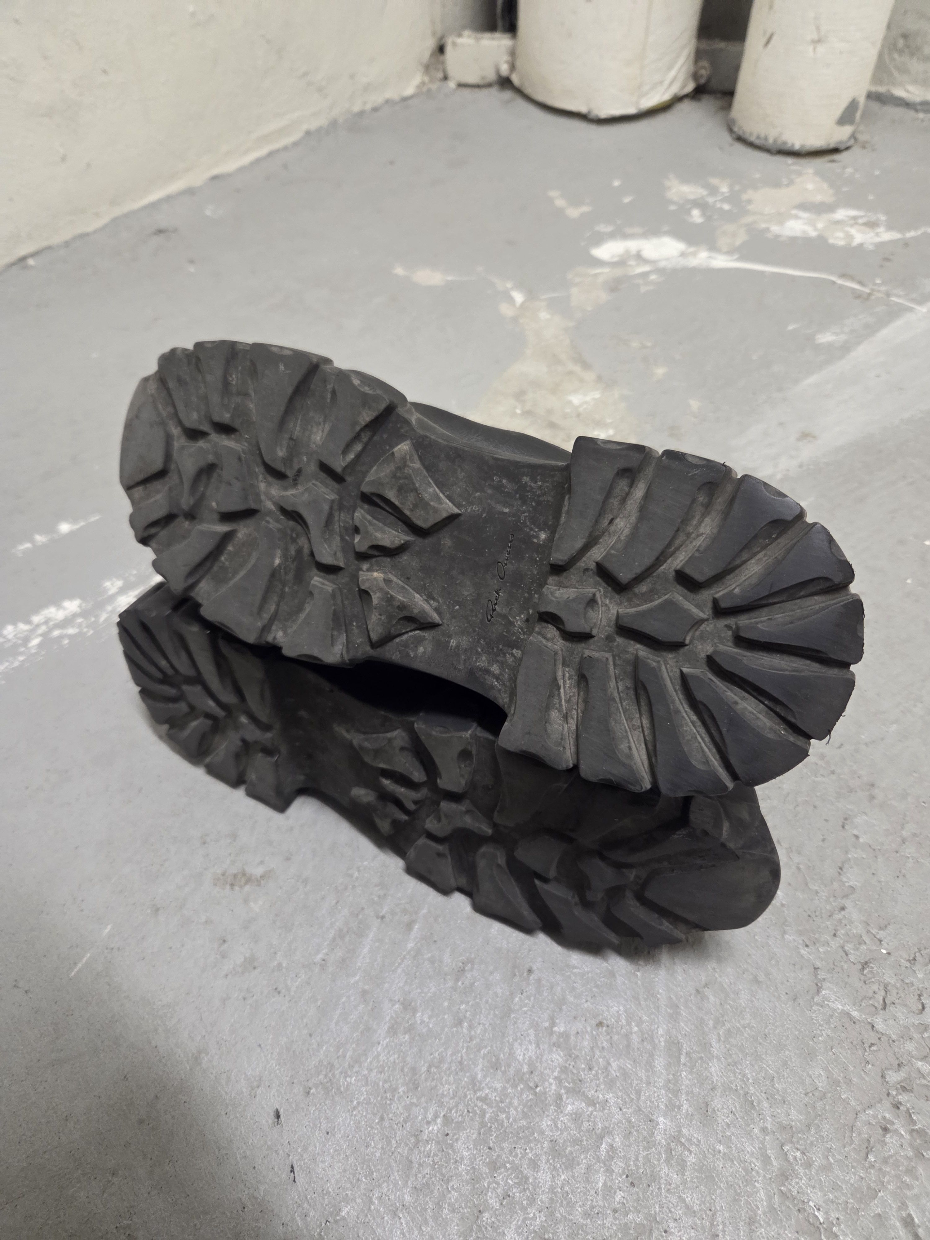 Rick Owens Bozo Chelsea Boot display picture 2