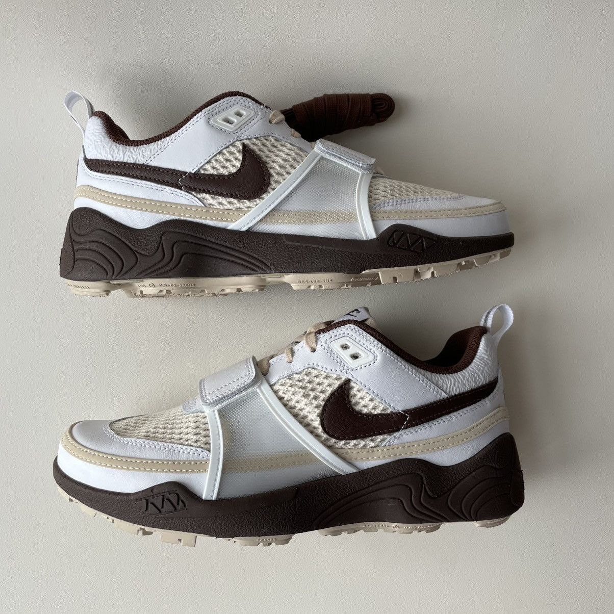 Nike × Travis Scott Nike Zoom Field Jaxx 'Travis Scott Light Chocolate' Size US 9 / EU 42 - 1 Thumbnail