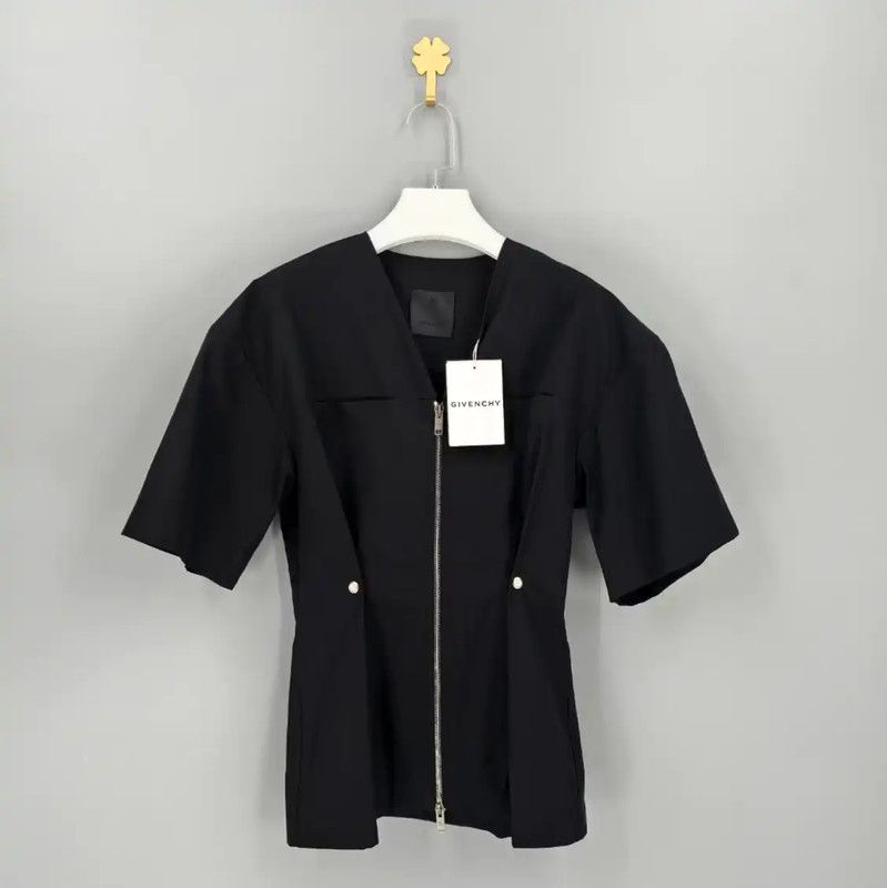 Givenchy Givenchy Black Short Sleeve Shirt for Women 0089 Size M / US 6-8 / IT 42-44 - 1 Thumbnail