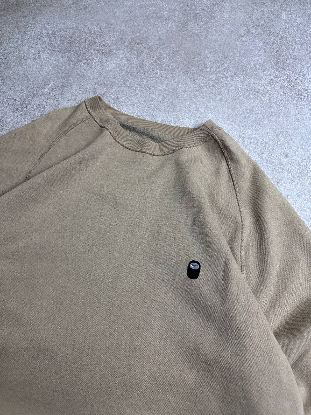 Nike Vintage Nike Swoosh Beige Boxy Sweatshirt M Size US M / EU 48-50 / 2 - 3 Thumbnail