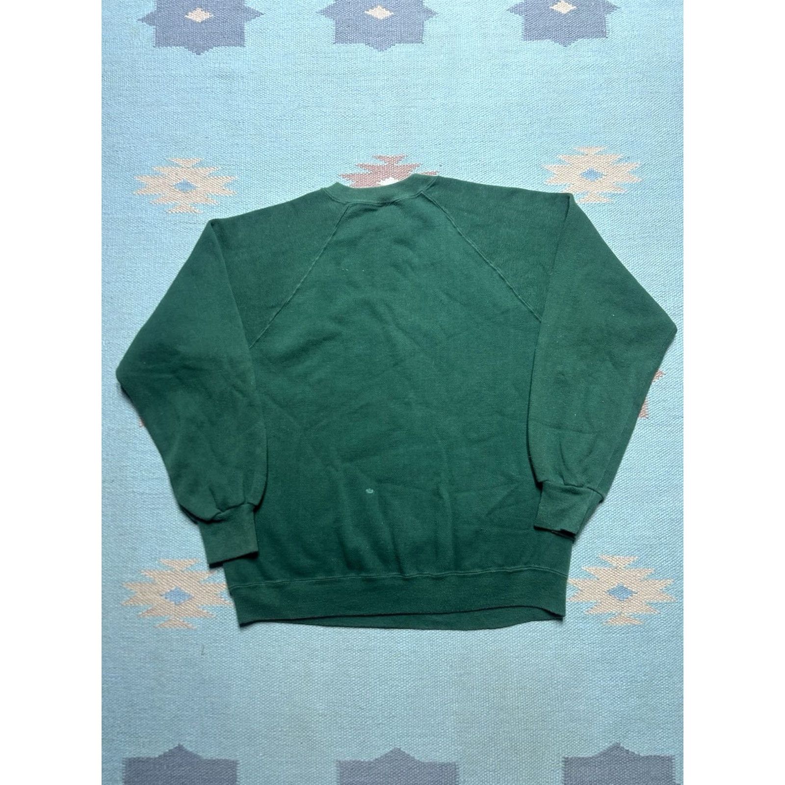 Vintage VINTAGE Sweatshirt Crewneck Green Raglan Distressed Paint 80s 70s M Mens Size US M / EU 48-50 / 2 - 7 Thumbnail