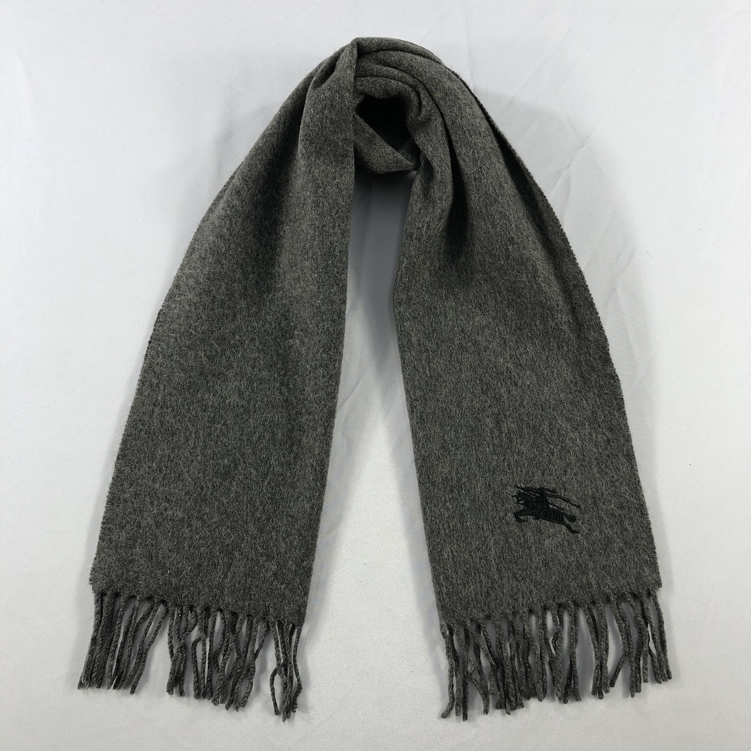 Burberry × Vintage Vintage Burberry Scarf - WW3404 Size ONE SIZE - 1 Thumbnail