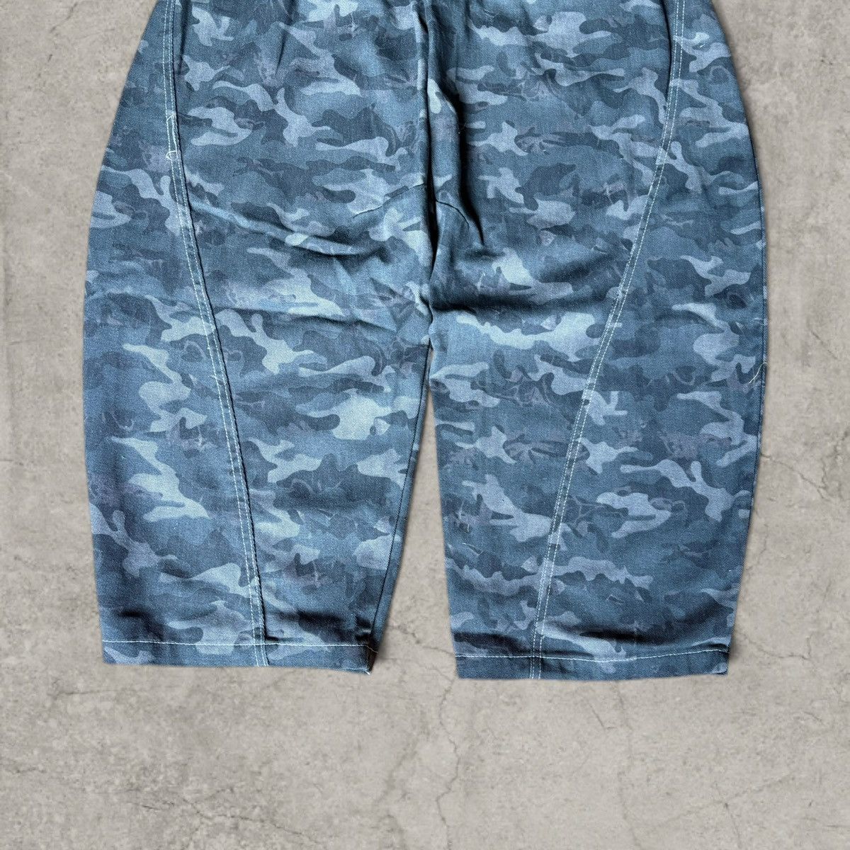 Japanese Brand Baggy relaxed fit jeans in khaki camo print, stars. Size L Size US 34 / EU 50 - 4 Thumbnail