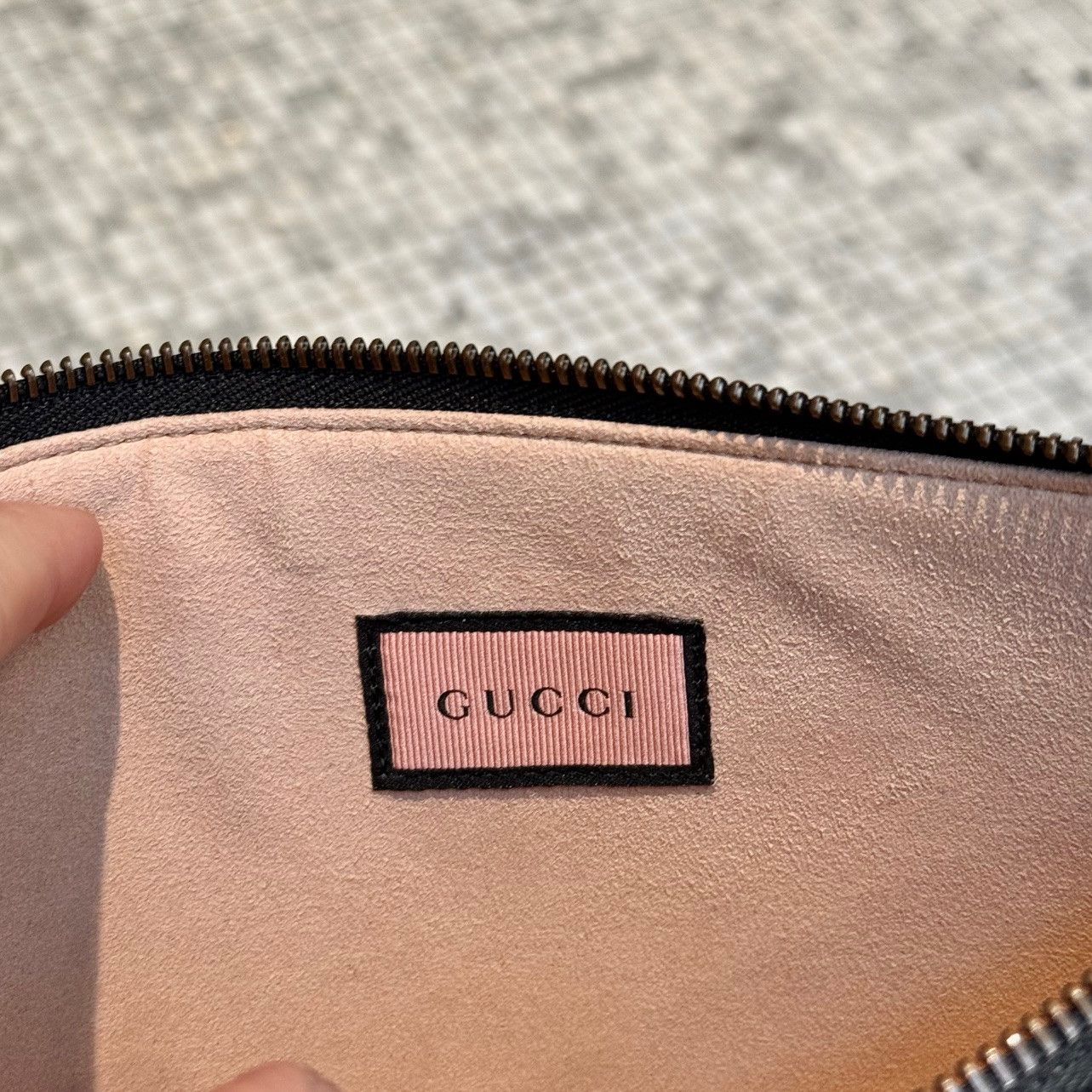 Gucci Gucci "Life is Gucci" Printed Black Leather Pouch Size ONE SIZE - 12 Thumbnail