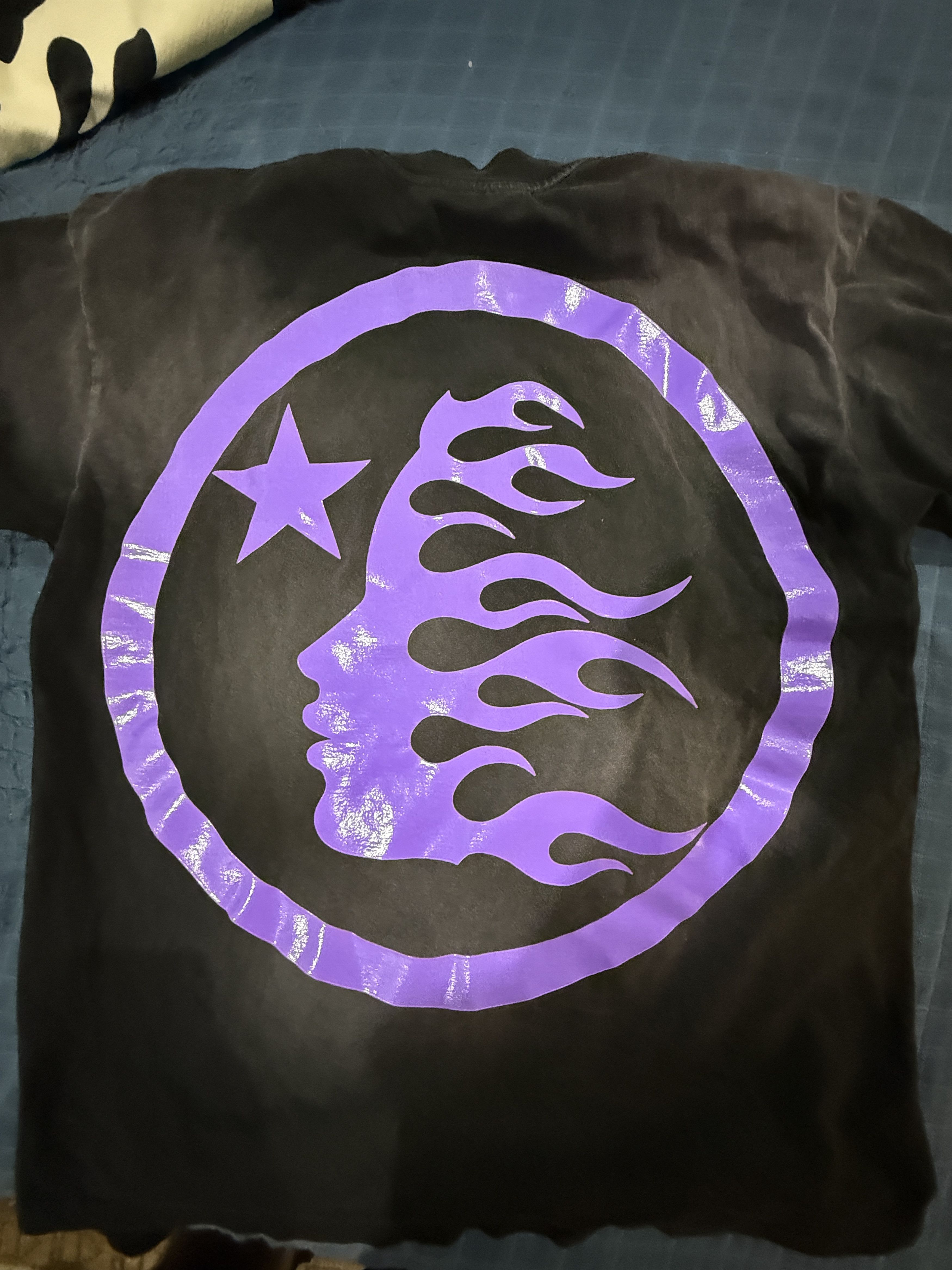 HELLSTAR Hellstar Sports Gel Logo T-shirt in black w purple logo. Size US S / EU 44-46 / 1 - 4 Thumbnail