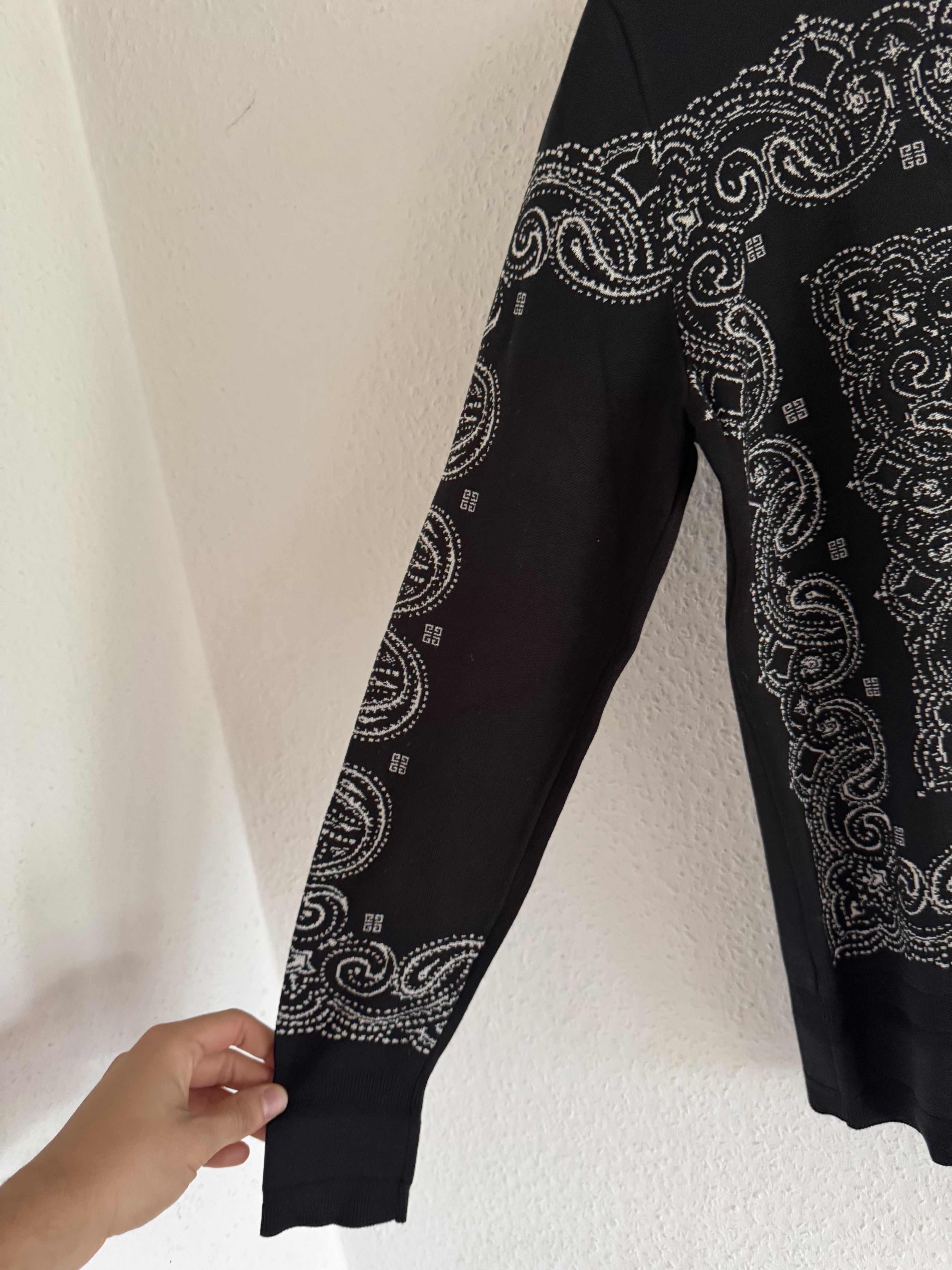 Givenchy Black White Paisley Silk Pullover Size US S / EU 44-46 / 1 - 3 Thumbnail