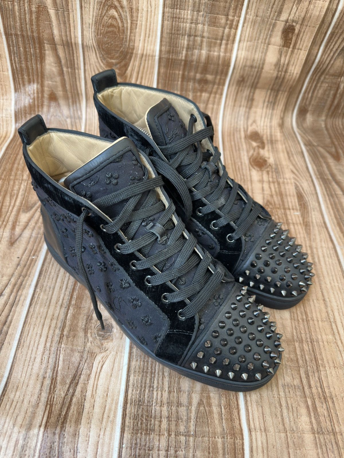 ULTRA RARE Velvet Embroidered Logo Louis Orlato Flat Spikes