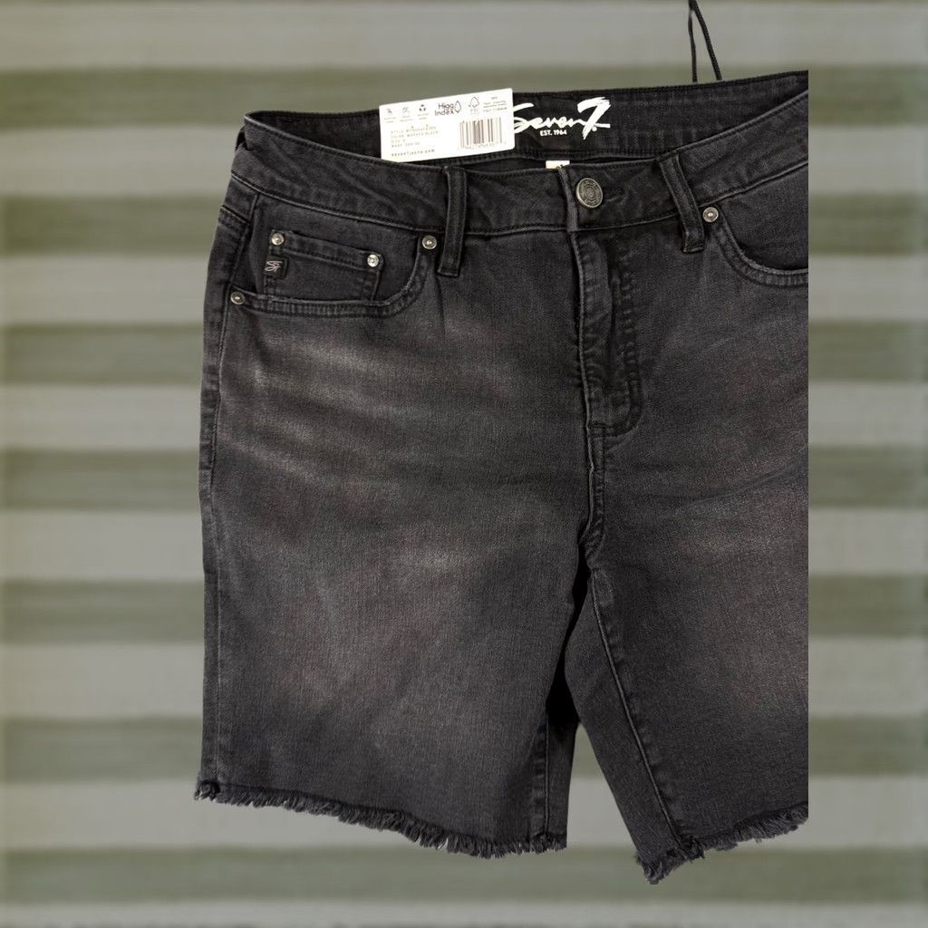 Vintage Seven7 Bermuda Shorts Womens 8 Washed Black Relaxed Fit Mid Rise Frayed Hem Pockets NWT Size 30" / US 8 / IT 44 - 1 Thumbnail