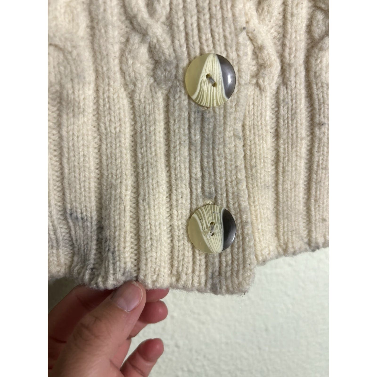 Vintage VINTAGE Aran Crafts Ireland Cardigan Womens Medium Wool Ivory Button Knit Size M / US 6-8 / IT 42-44 - 4 Thumbnail