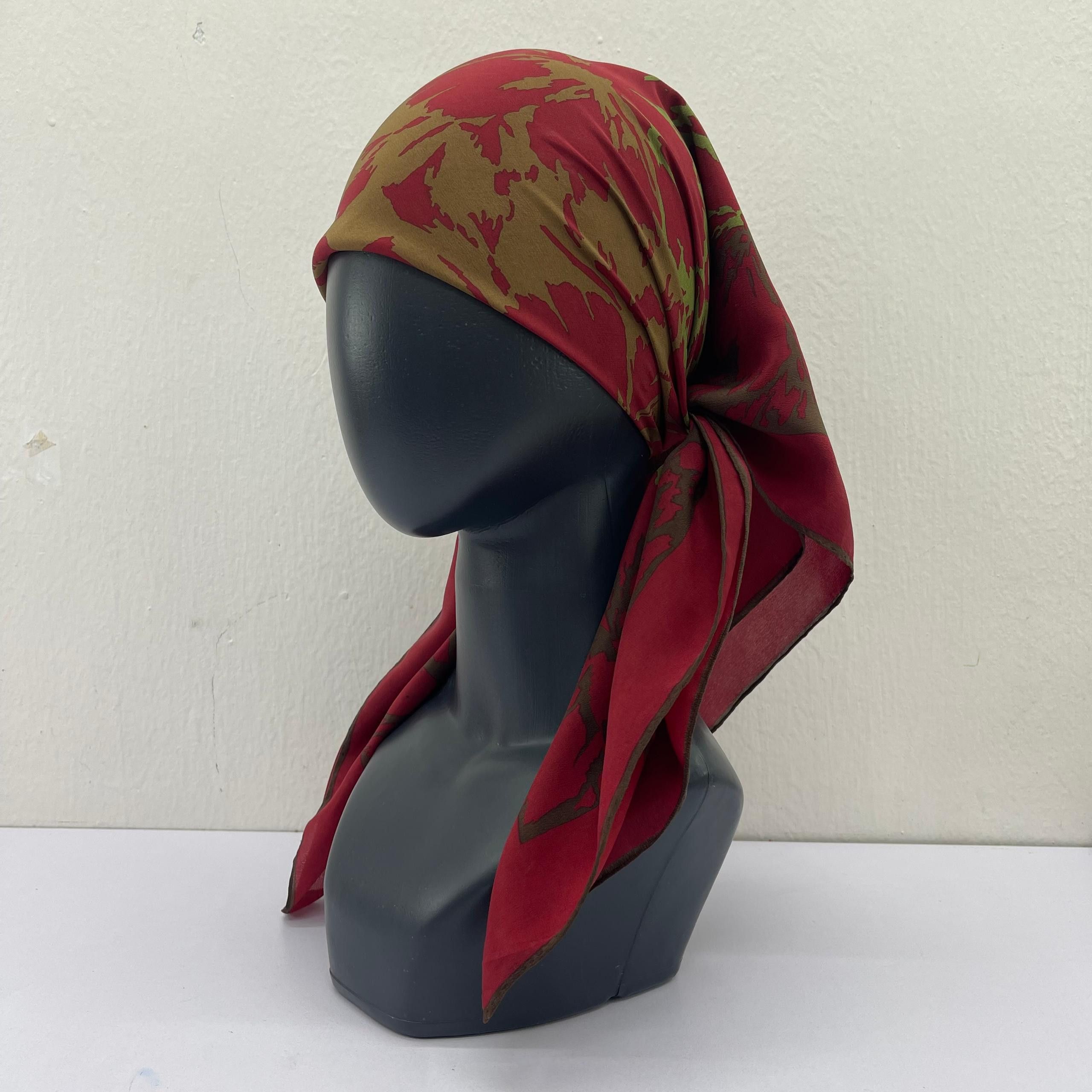 Pierre Balmain Vintage Pierre Balmain Silk Scarves - S7056 Size ONE SIZE - 2 Thumbnail
