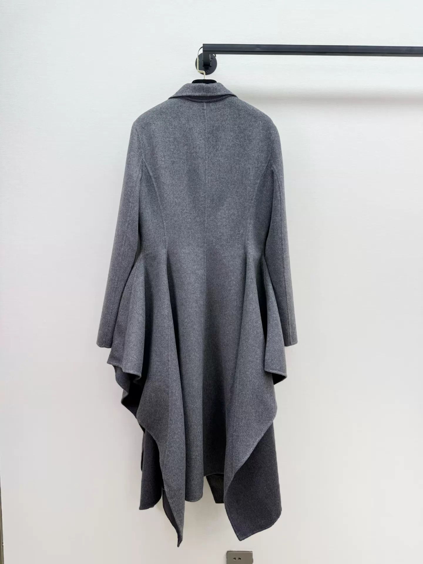 Dior Dior mermaid hem cashmere coat 40 Size M / US 6-8 / IT 42-44 - 5 Thumbnail