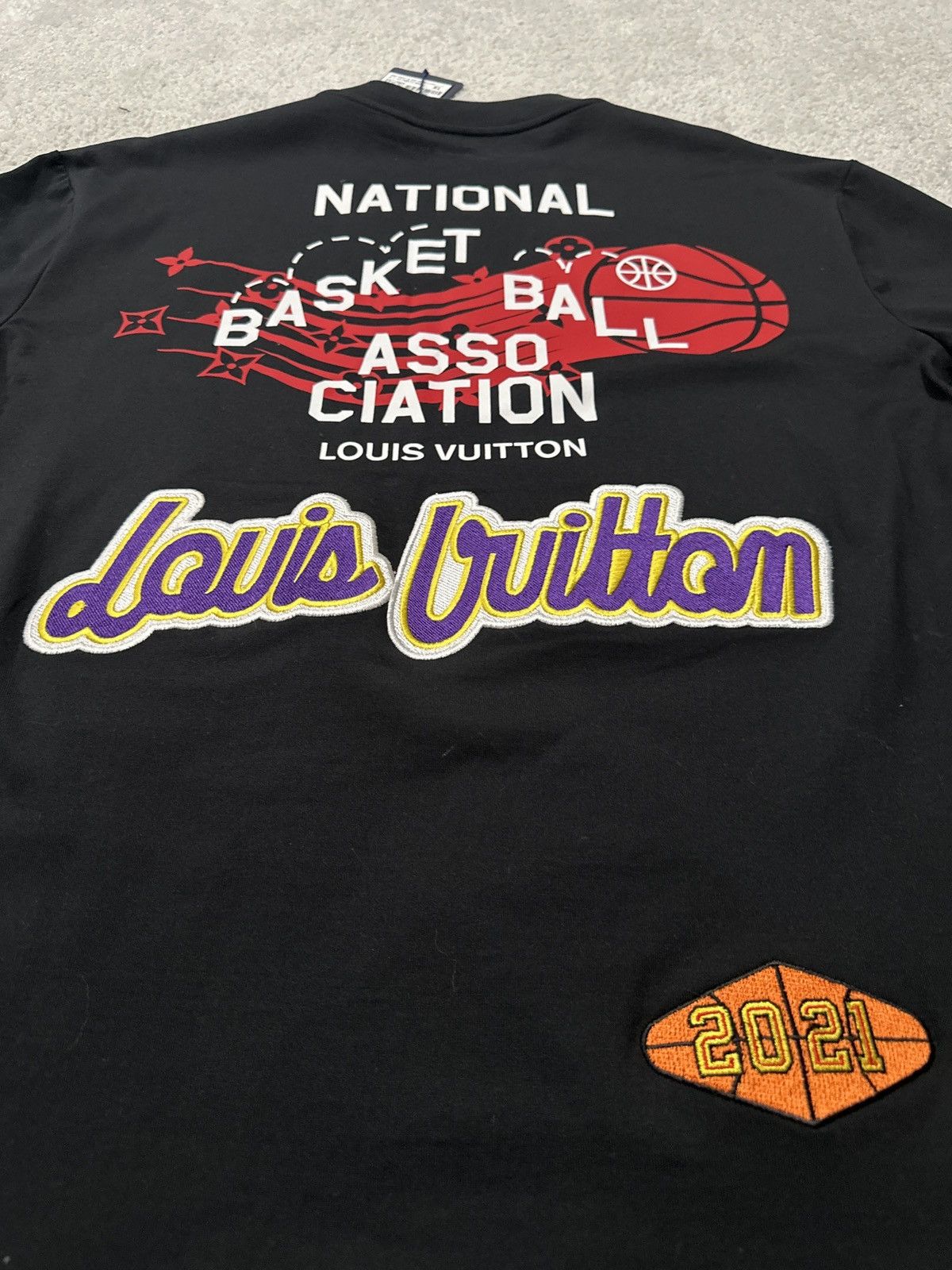 Louis Vuitton × NBA Louis Vuitton NBA Embroidered Short Sleeve Shirt Size US XL / EU 56 / 4 - 4 Thumbnail