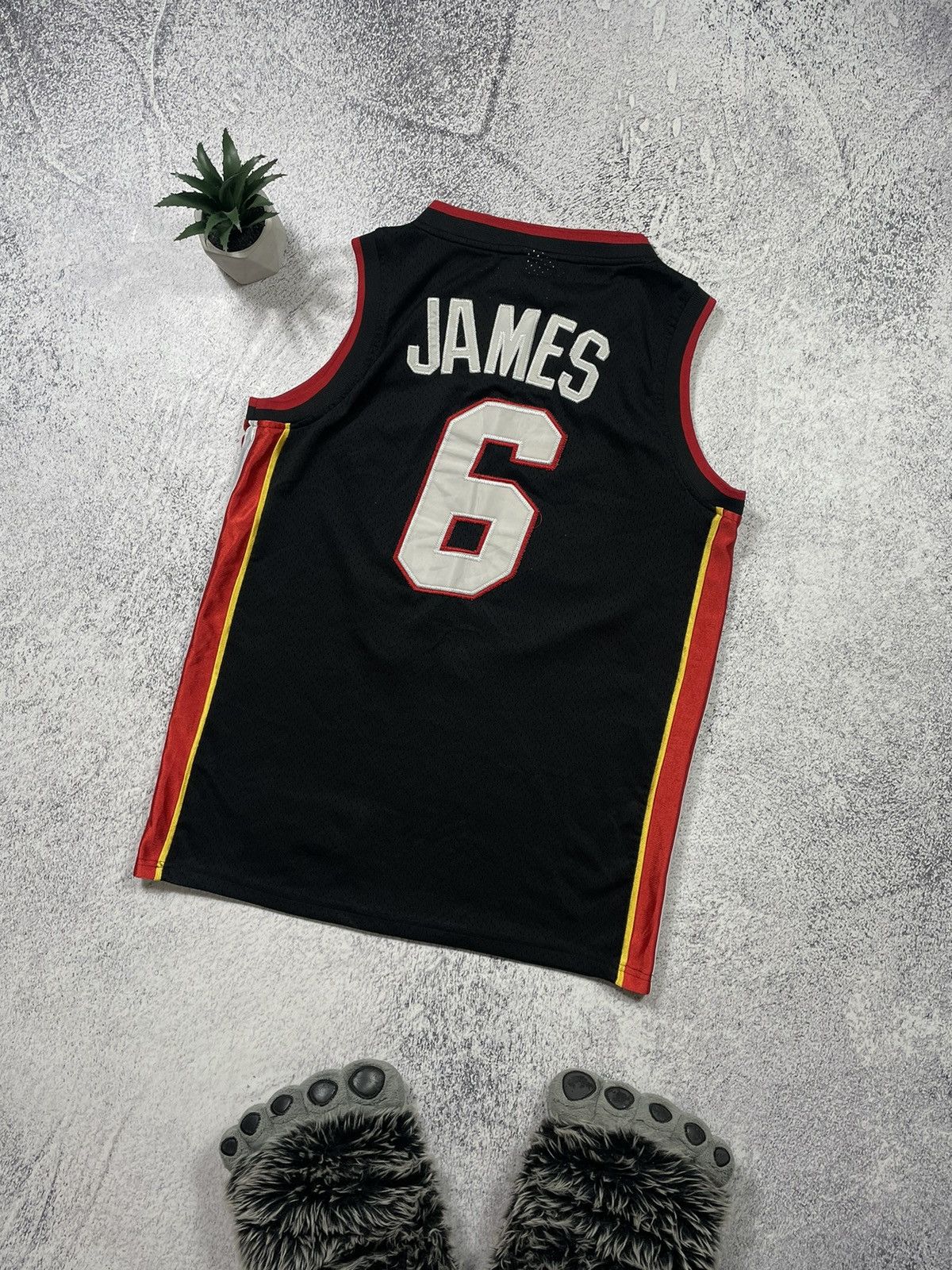 NBA × Starter × Vintage Vintage NBA Lebron James 6 Miami Heat Starter Jersey Size US S / EU 44-46 / 1 - 2 Thumbnail