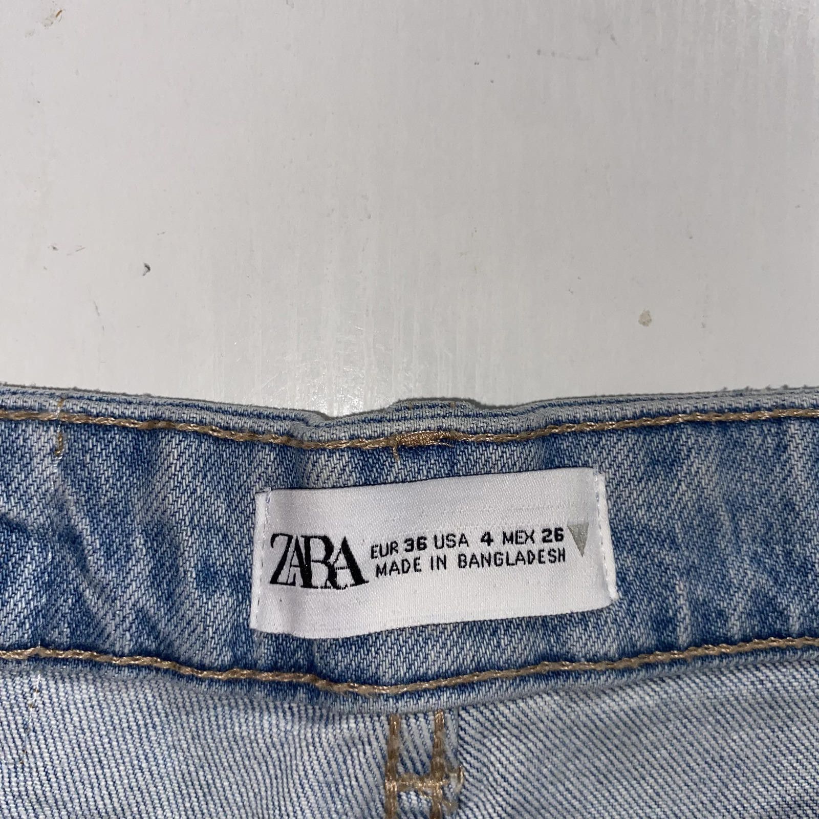 Zara Zara High Waisted Denim Shorts 4 Raw Hem Light Wash Vintage Size 27" / US 4 / IT 40 - 3 Thumbnail