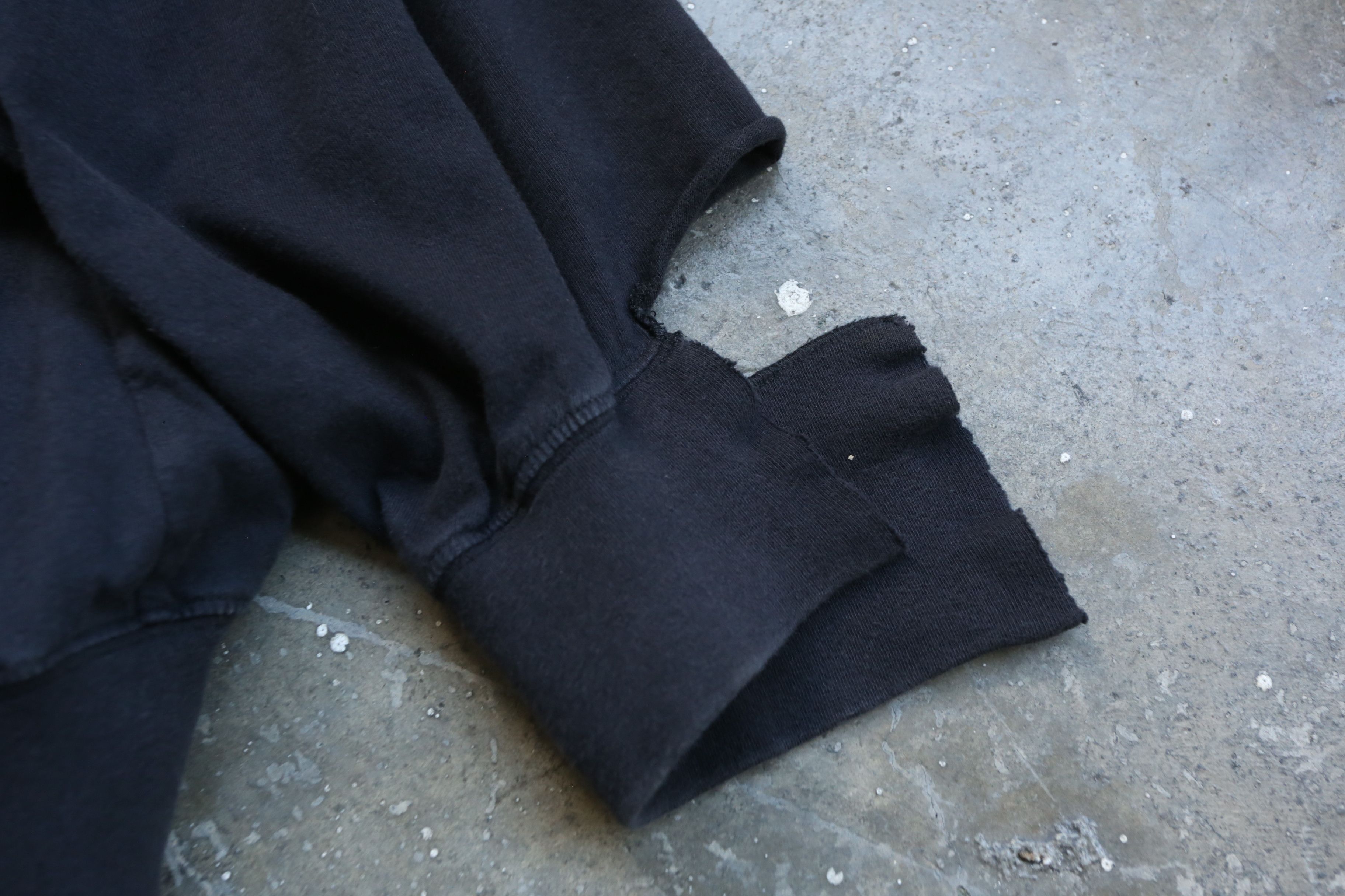 Vetements Vetements - S/S 18 - Cut-Out Sweater Size US L / EU 52-54 / 3 - 7 Thumbnail