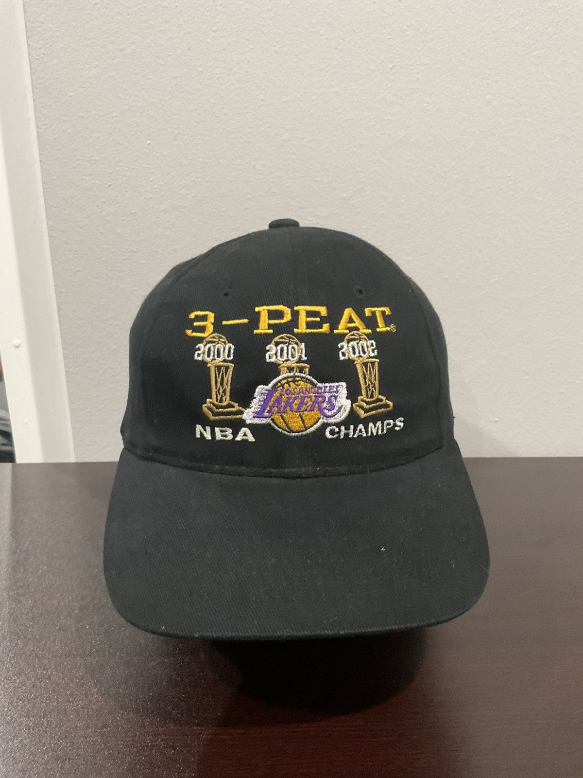 Vintage Vintage Los Angeles lakers 3 peat hat Kobe and shaq era Size ONE SIZE - 1 Thumbnail