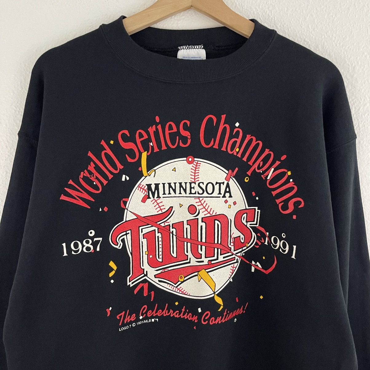 Tultex Vintage 1991 Minnesota Twins Black Pullover Sweatshirt Size L / US 10 / IT 46 - 4 Thumbnail