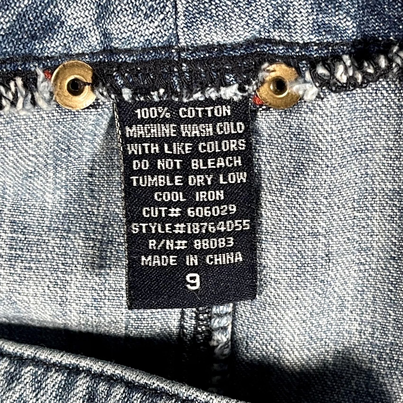 Denime VINTAGE Tyte Blue Denim Mini Skirt 9 Juniors Short With Raw Hem Embroidered Pockets Y2K Summer Womens/Teens Size 30" / US 8 / IT 44 - 5 Thumbnail