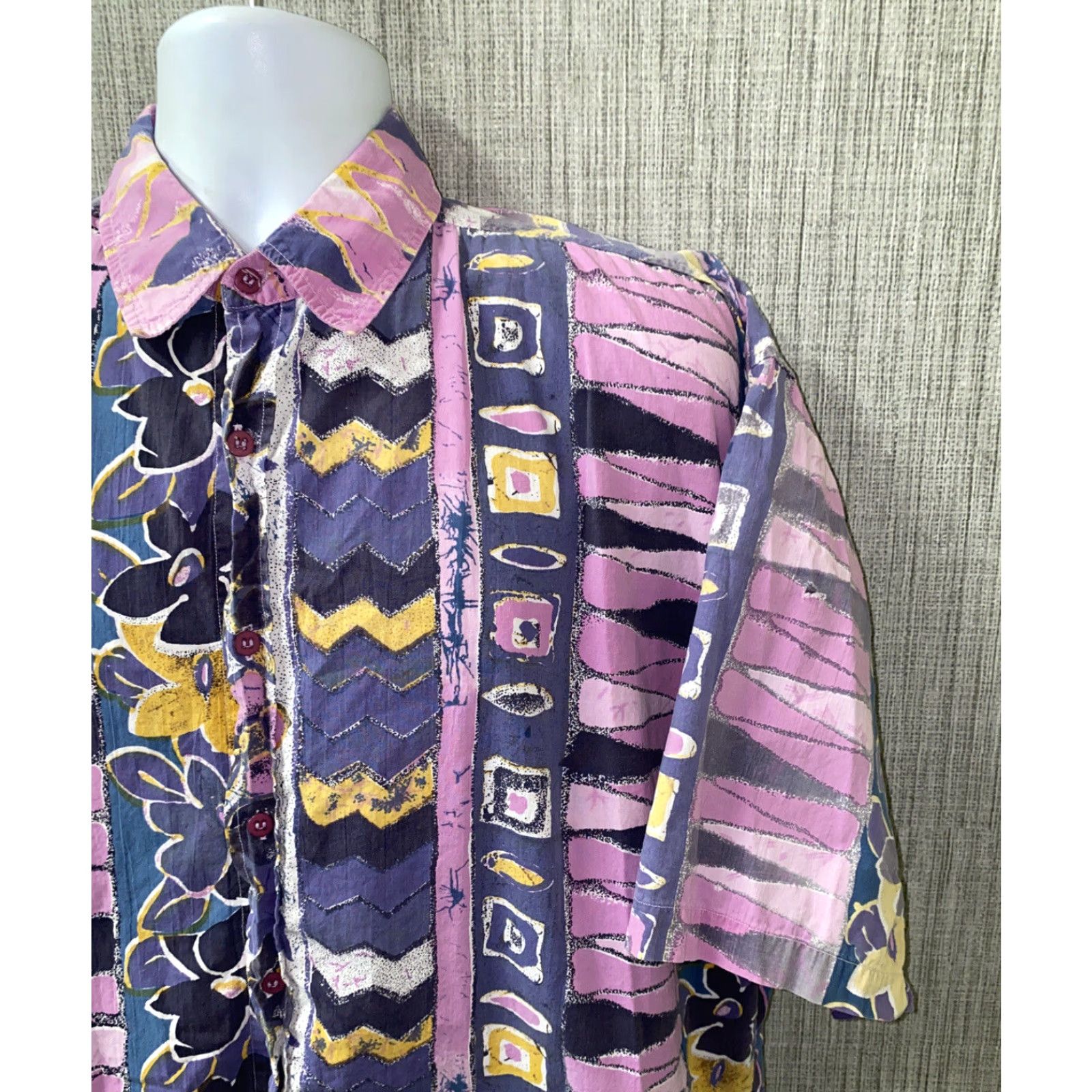 Vintage VINTAGE Max Mens Short Sleeve Button-Up Shirt Large Purple Geometric Cotton Casual 25 In Armpit Size US L / EU 52-54 / 3 - 2 Thumbnail