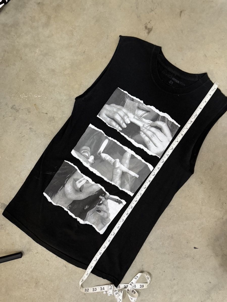 Fashion Nova woman graphic sleeveless shirt Size US S / EU 44-46 / 1 - 2 Thumbnail