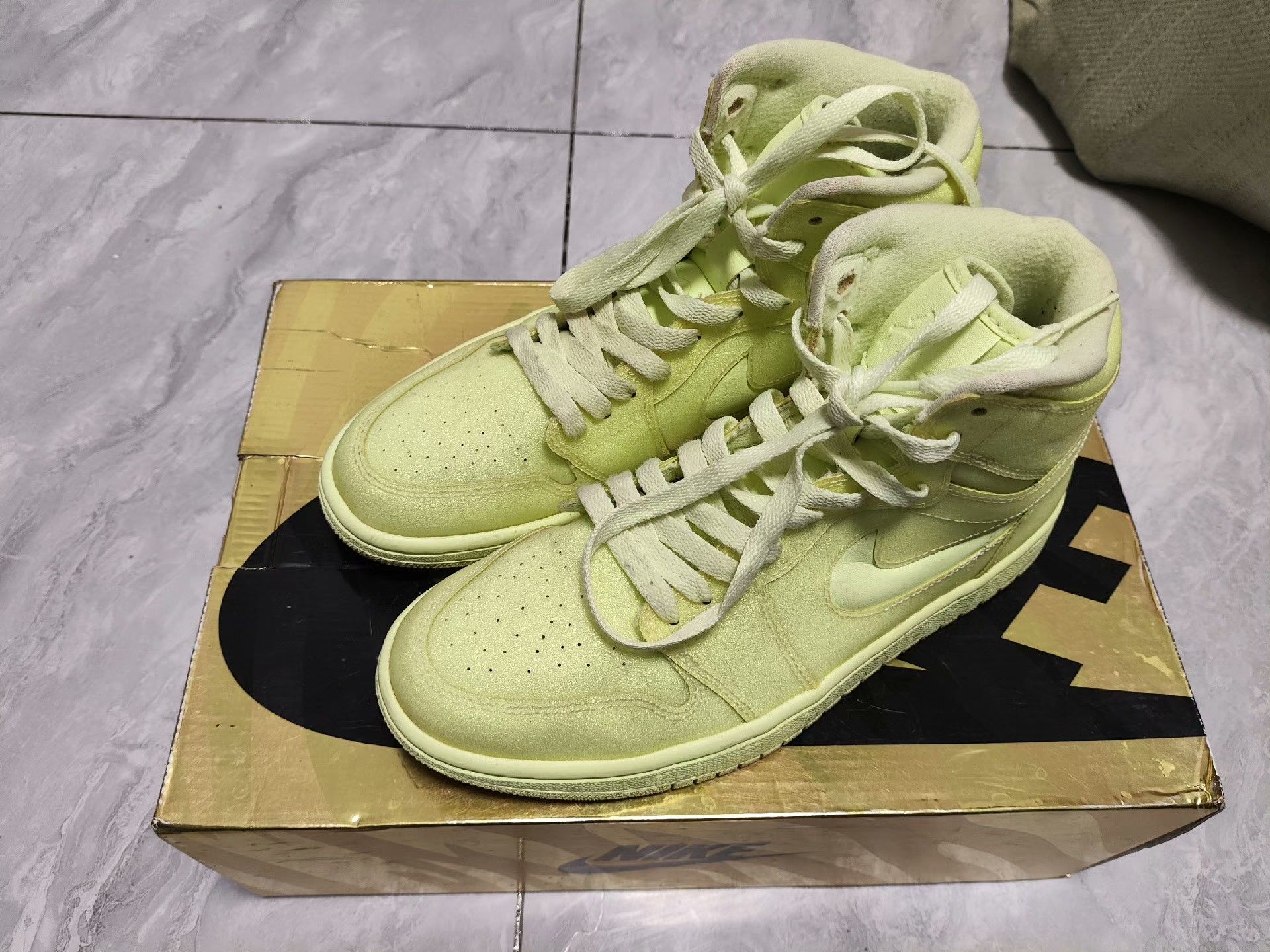 Nike Nike Green Lowtop Sneakers 6 Men Size US 6 / EU 39 - 1 Thumbnail