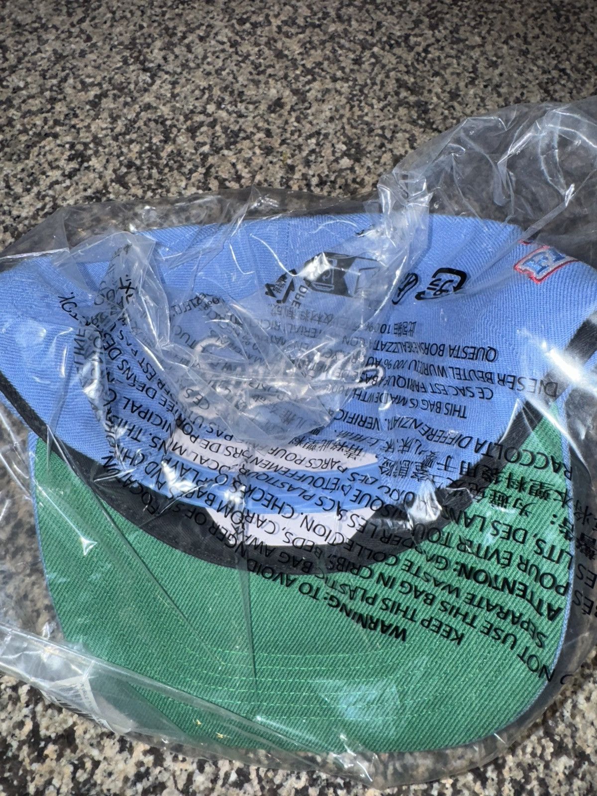 Supreme World Famous S Logo 6 -Panel Size ONE SIZE - 4 Thumbnail