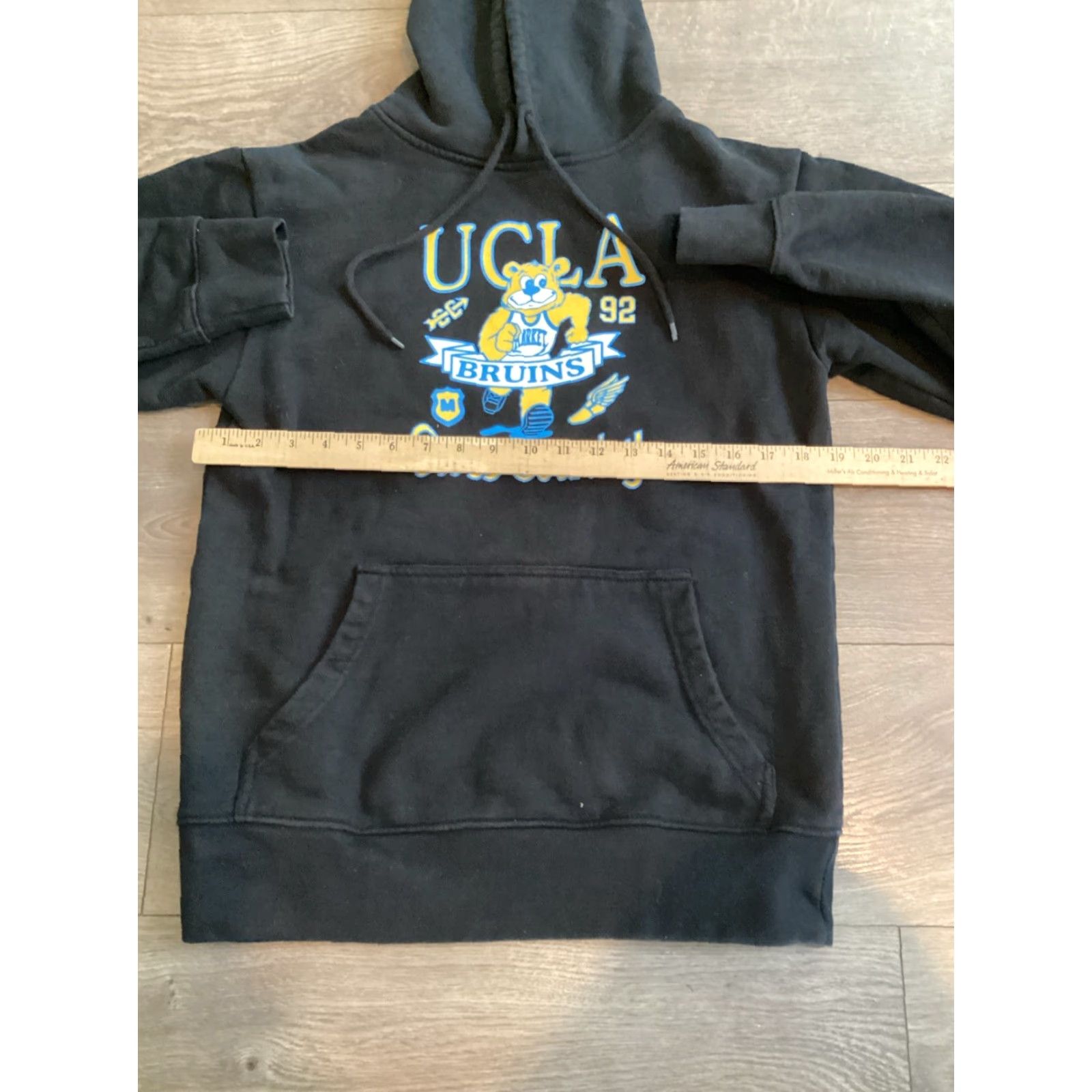 Market VINTAGE UCLA Bruins Cross Country Market Tag Hoodie Unisex Adults Size S Black Graphic Print Pullover Hooded Long Sleeve Size US S / EU 44-46 / 1 - 6 Thumbnail