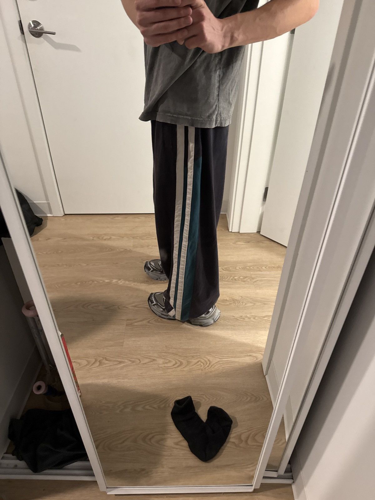 Balenciaga Balenciaga sporty b sweats Size US 32 / EU 48 - 1 Thumbnail