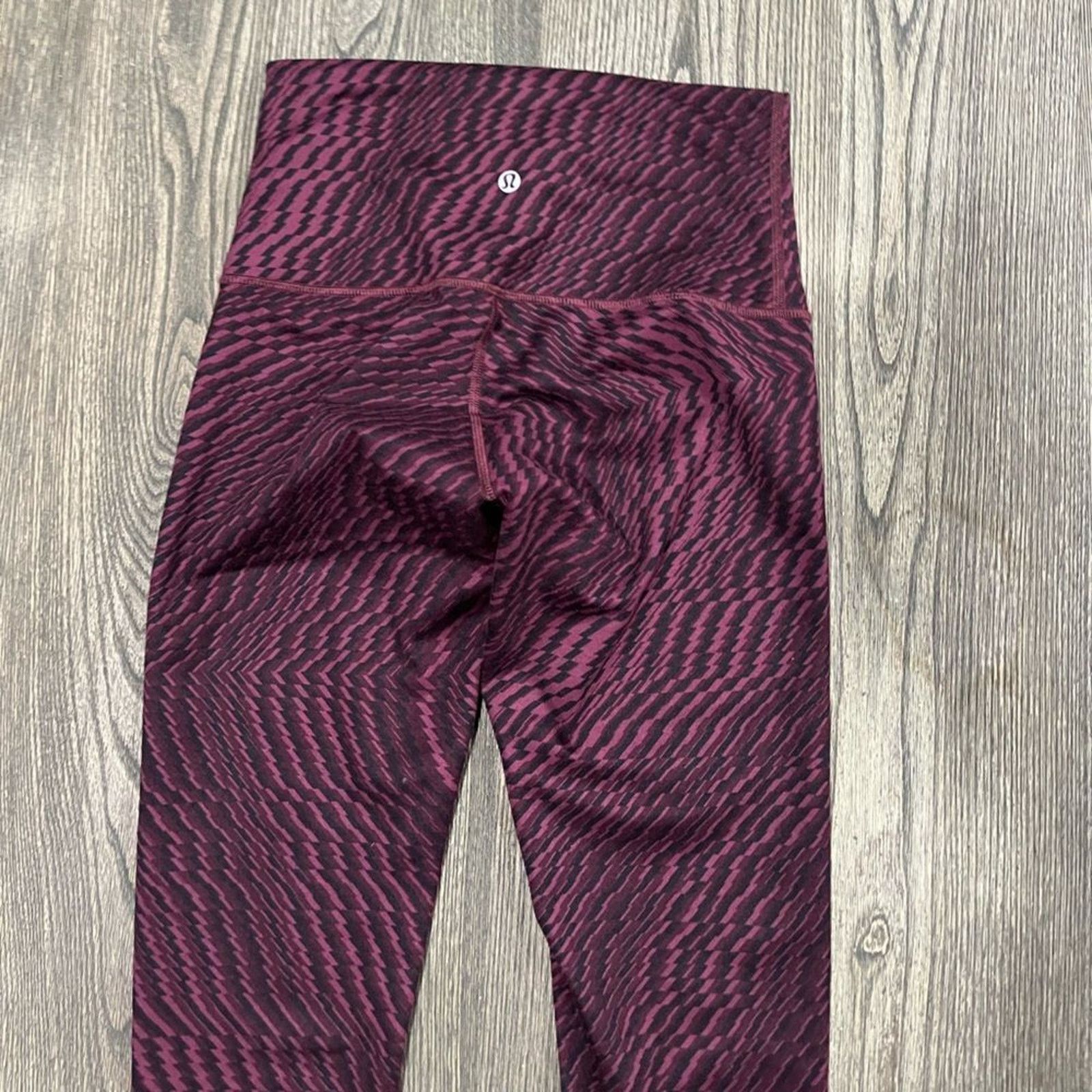 Lululemon Lululemon Capris Leggings Hi-Rise Athletic Black Purple Sz 6 Size 28" / US 6 / IT 42 - 7 Thumbnail