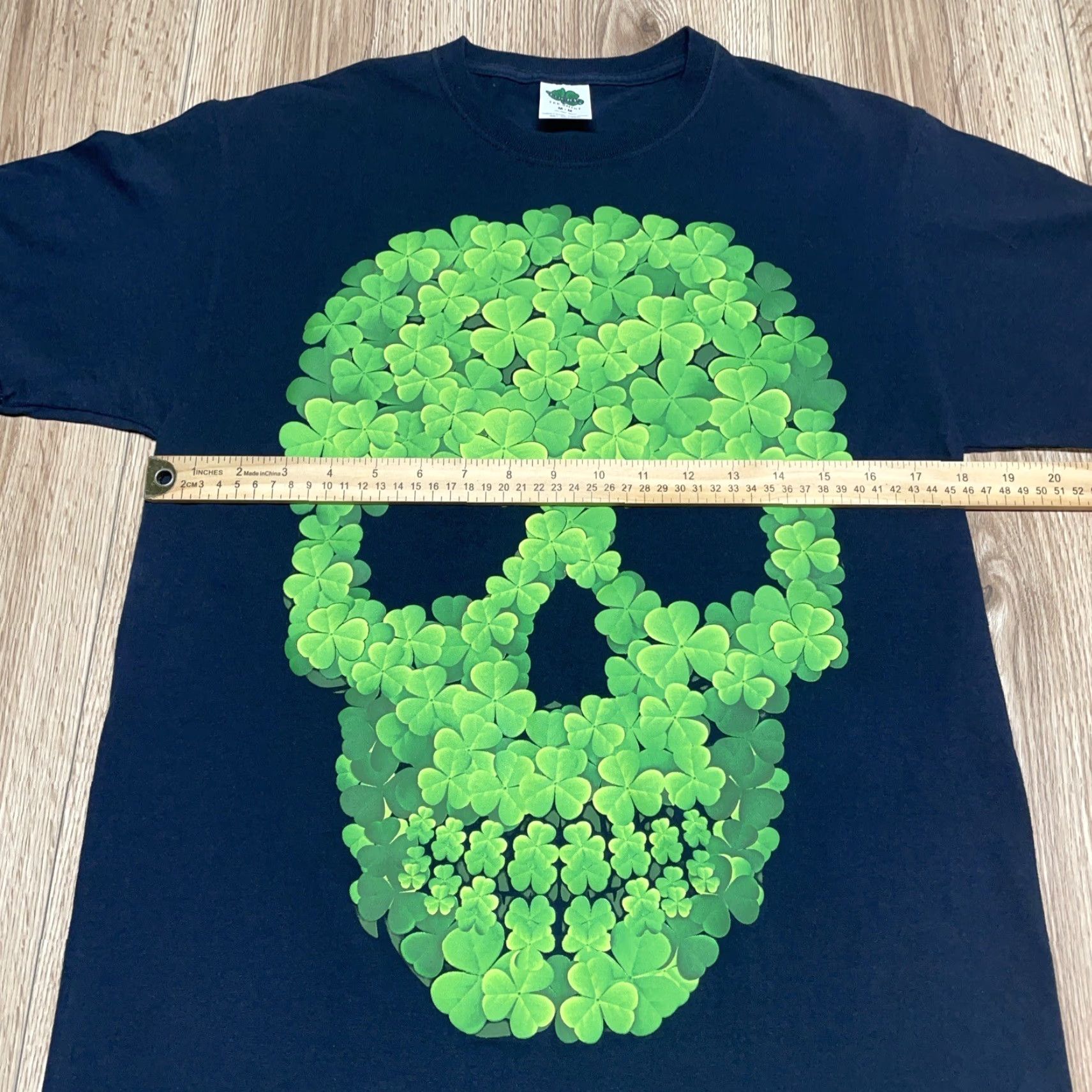 Vintage Lucky Men’s T-Shirt Black Cotton Short Sleeve Crew Neck Graphic Green Clover Skull 90s Style Size US M / EU 48-50 / 2 - 5 Thumbnail