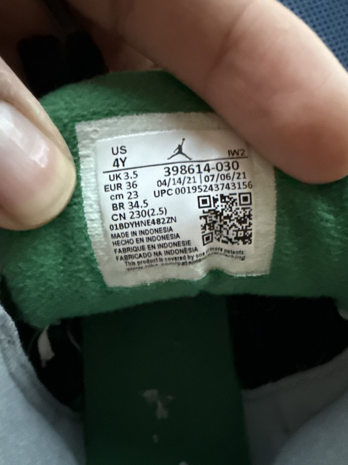 Jordan Brand Air Jordan 3 Retro GS 'Pine Green' Size US 5 / EU 37 - 7 Thumbnail