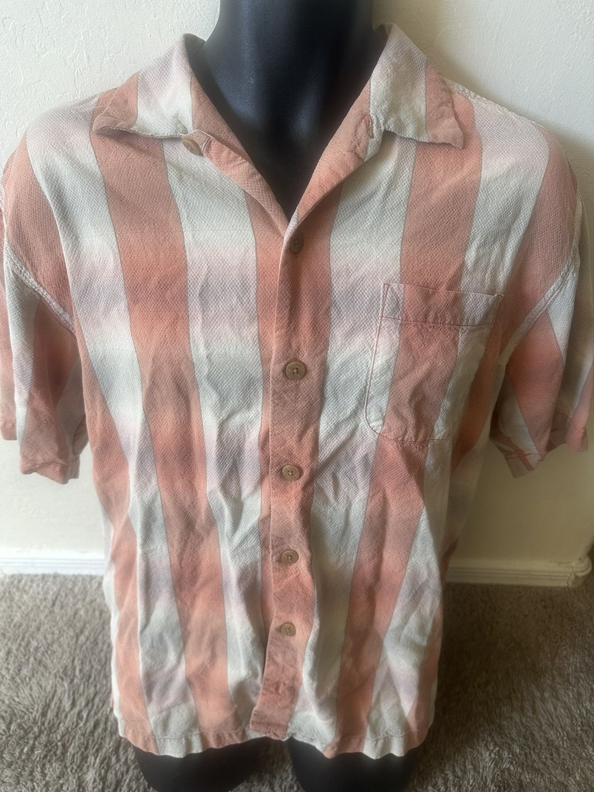 Tommy Bahama Men’s used Tommy Bahama size L Large button Size US L / EU 52-54 / 3 - 1 Thumbnail