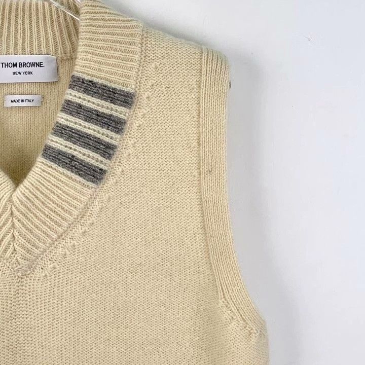 Thom Browne THOM BROWNE Beige Striped Wool V-Neck Sleeveless Knit Vest Size US M / EU 48-50 / 2 - 3 Thumbnail