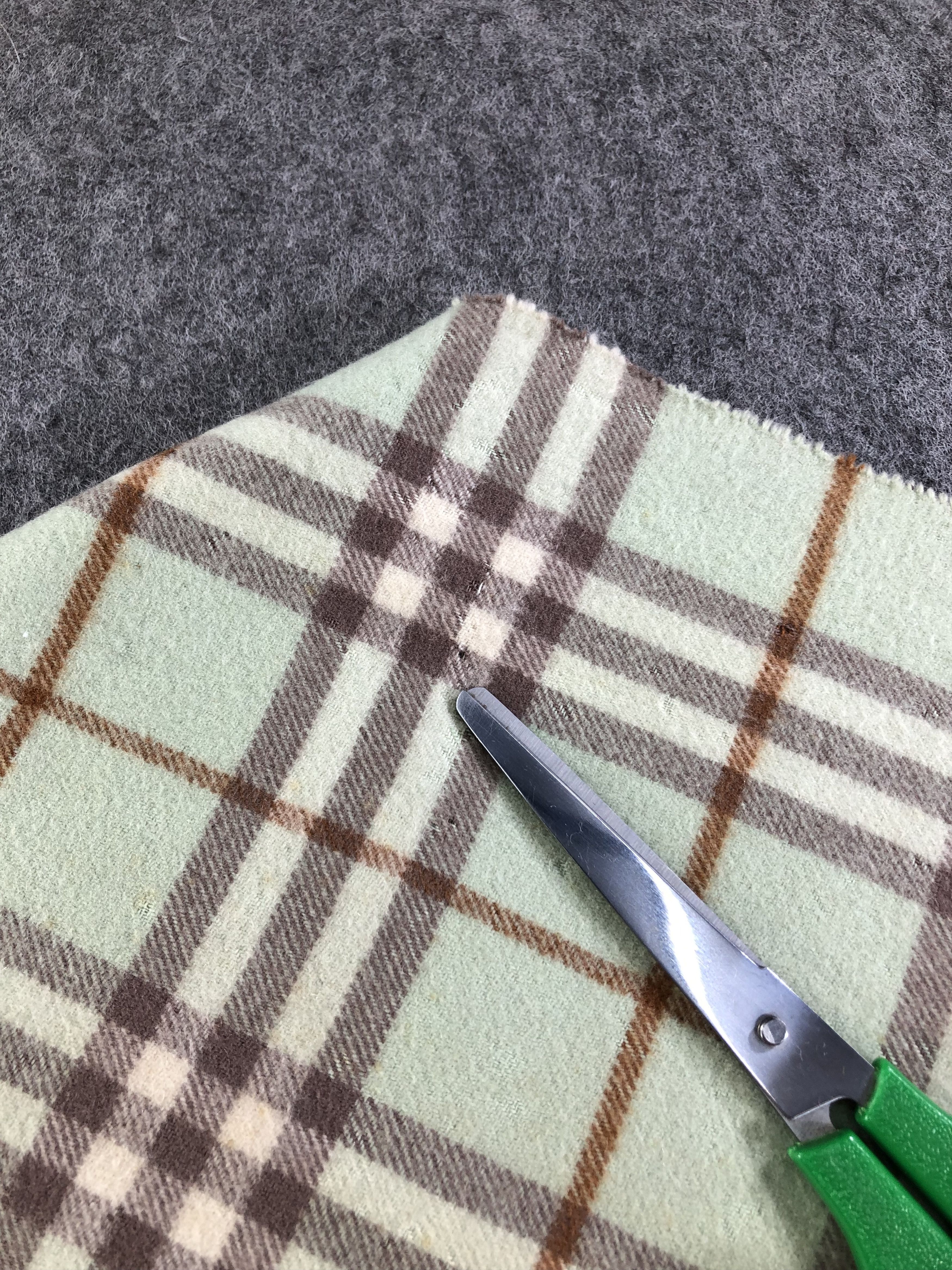 Burberry Burberrys Pure Cashmere Scarf / Muffler / Neckwear Size ONE SIZE - 10 Thumbnail