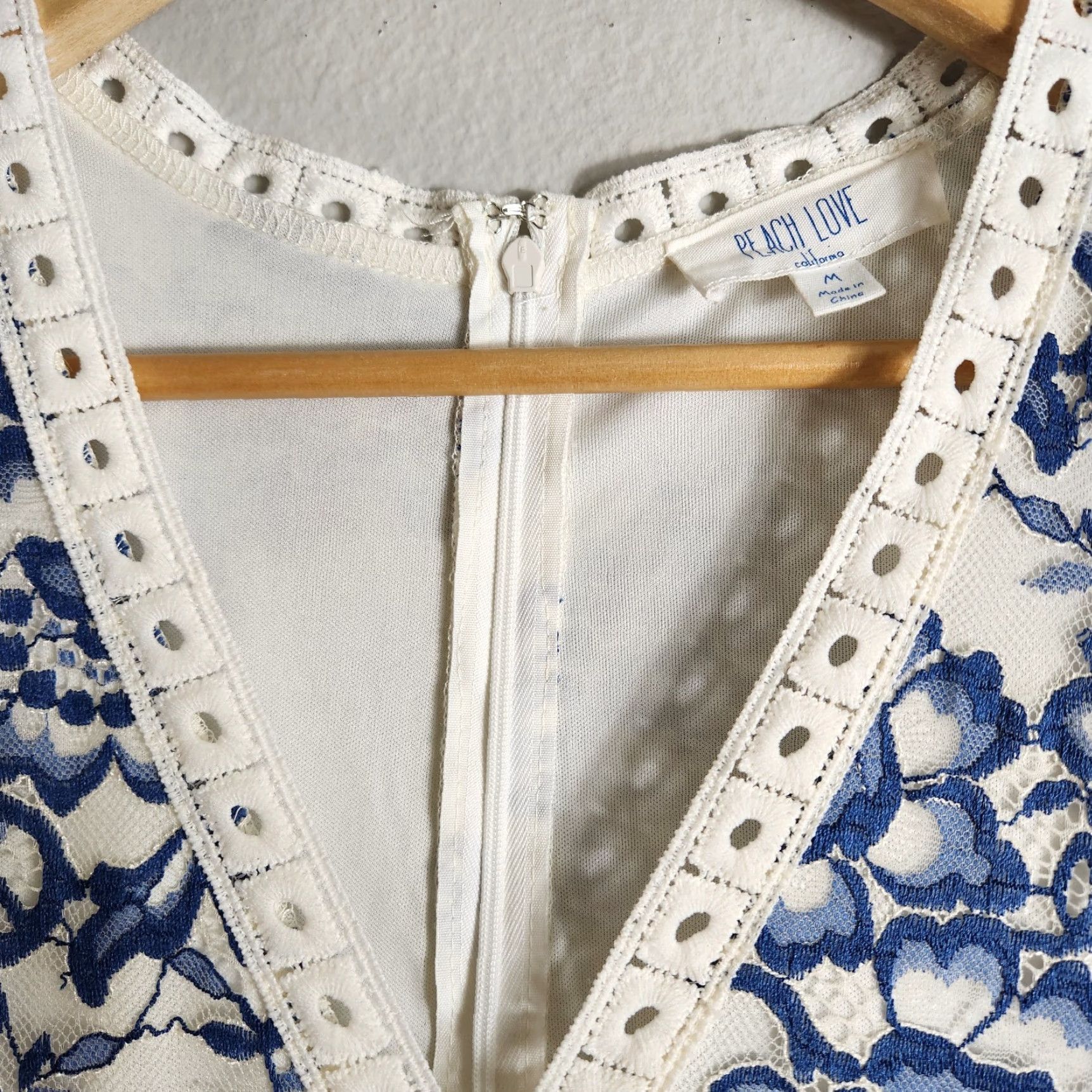 Vintage Peach Love California Maxi Dress White Blue Lace Short Sleeve V-Neck Zip Floral Bohemian Feminine Party/Cocktail M Womens Size 32" / US 10 / IT 46 - 2 Thumbnail