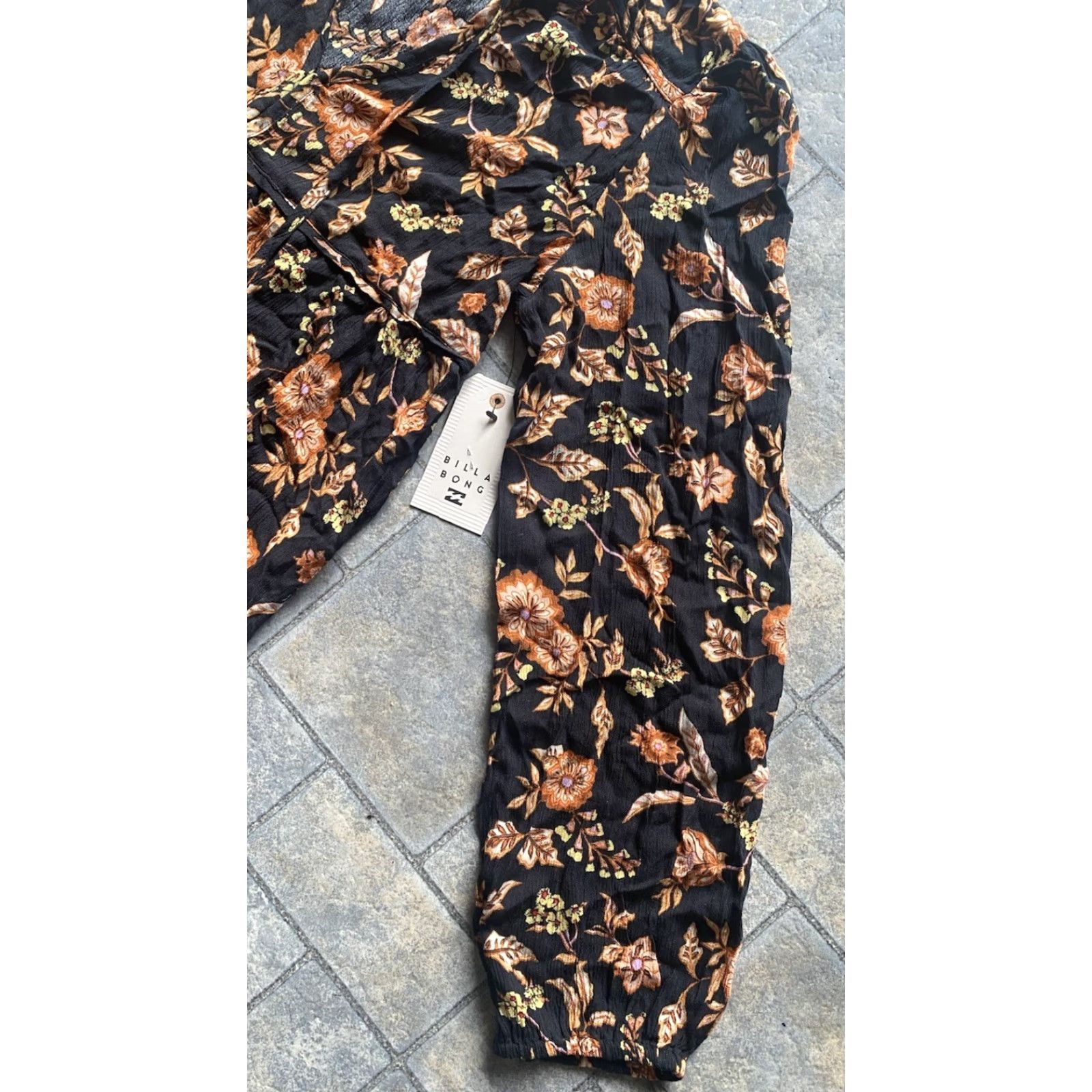 Billabong Billabong Hearts Desire MEDIUM Floral Print Dress Long Sleeve Black/Brown NWT Size XS / US 0-2 / IT 36-38 - 5 Thumbnail