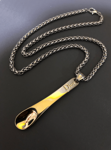 【無料郵送/関税込/正規品】 Dior x Stone  Pendants Neck Dior Oblique Plate Pendant Necklace Silver-Finish Brass | DIOR