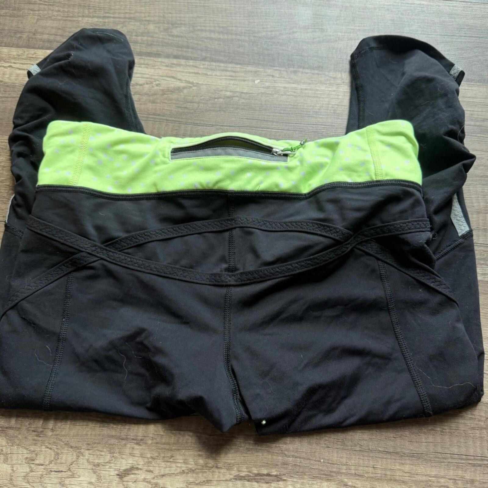 Lululemon Lululemon Black Crop Leggings Lime Green Size 28" / US 6 / IT 42 - 3 Thumbnail