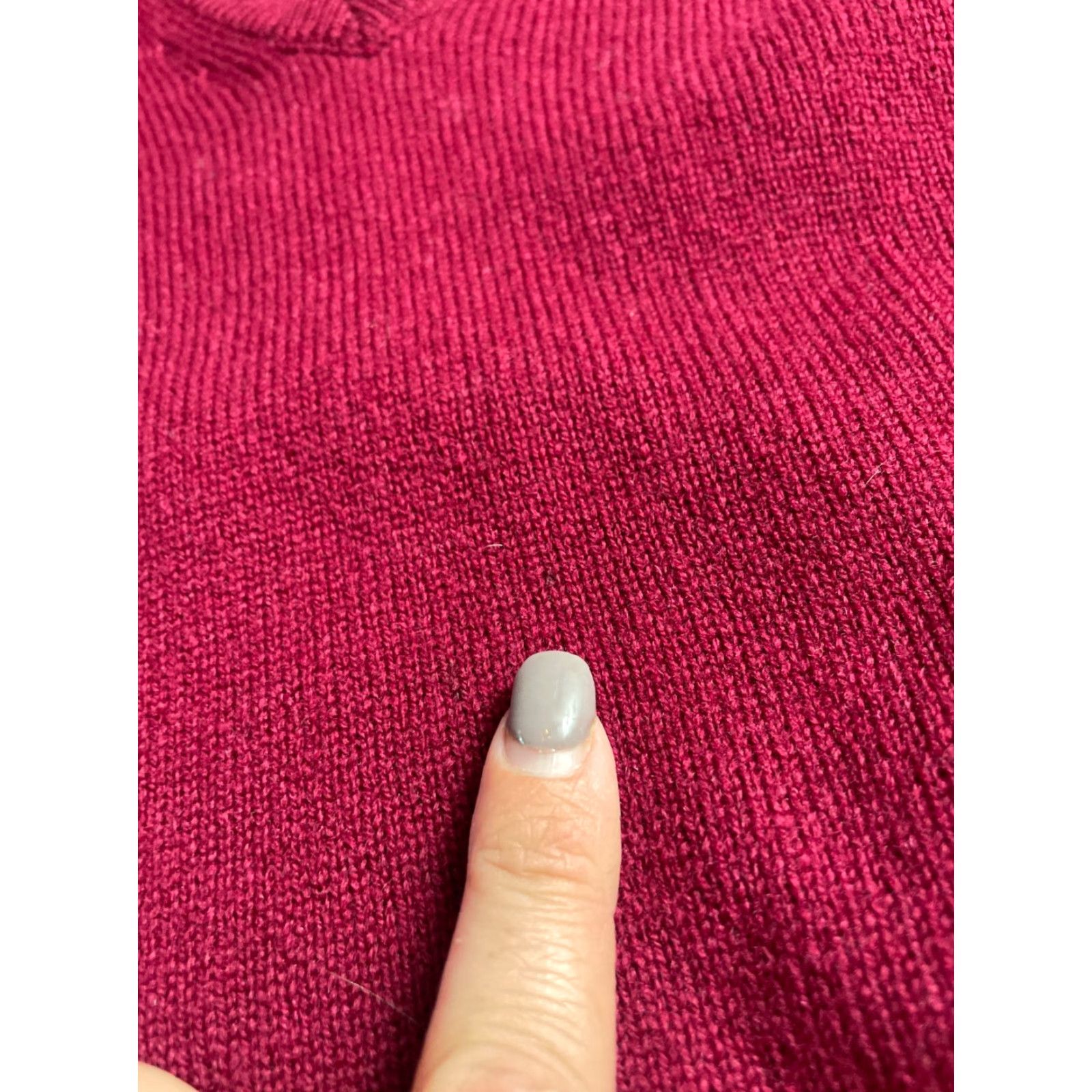 Vintage L.L. Bean Sweater Women's L Burgundy Sleeveless V-Neck Lambs Wool Pullover 100% Wool Regular Fit Casual Travel Winter Spring Summer Mens Girls Size L / US 10 / IT 46 - 4 Thumbnail