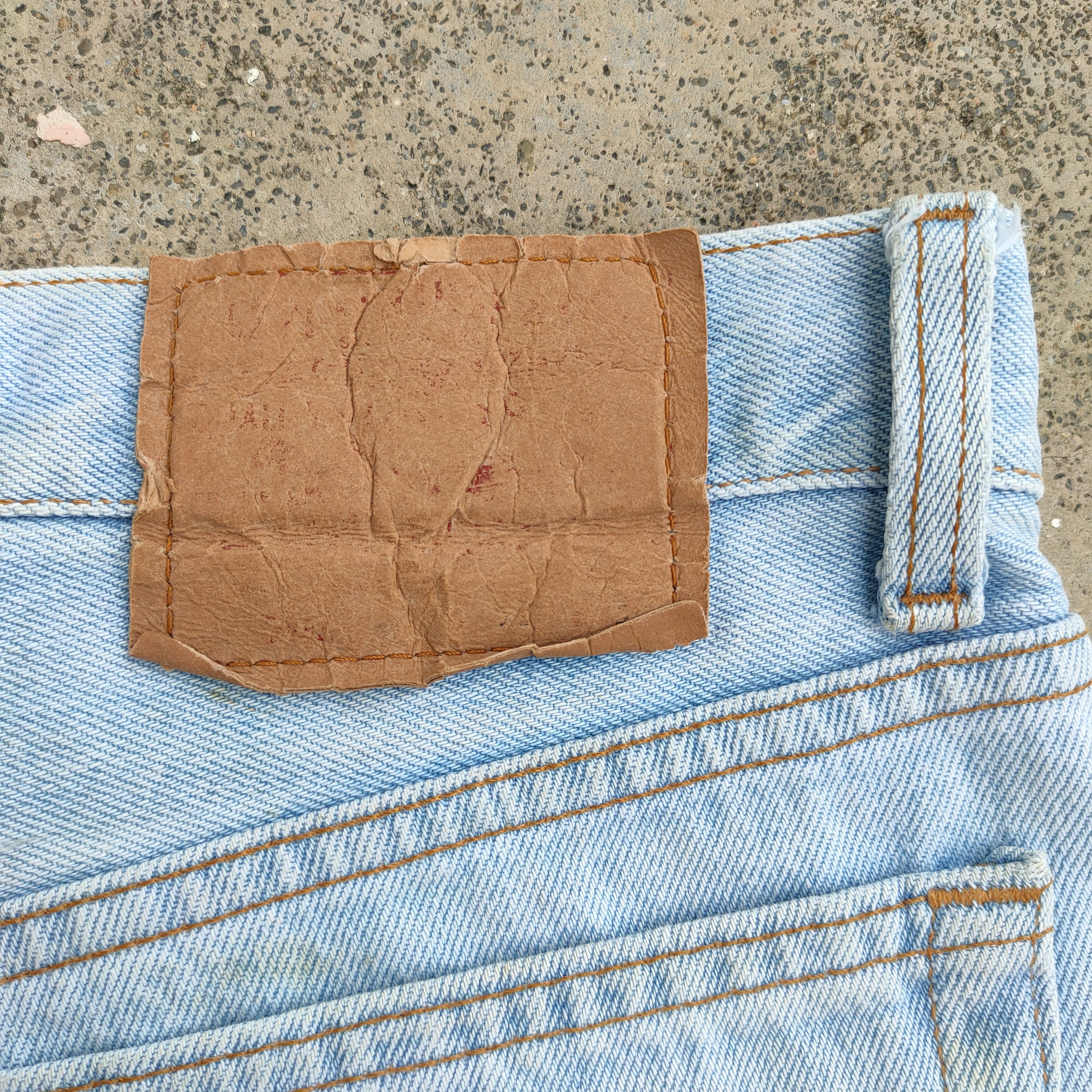 Levi's Vintage Clothing VINTAGE LEVI'S 501 USA LIGHT WASH RUSTY FADED JEAN DENIM Size US 32 / EU 48 - 15 Thumbnail