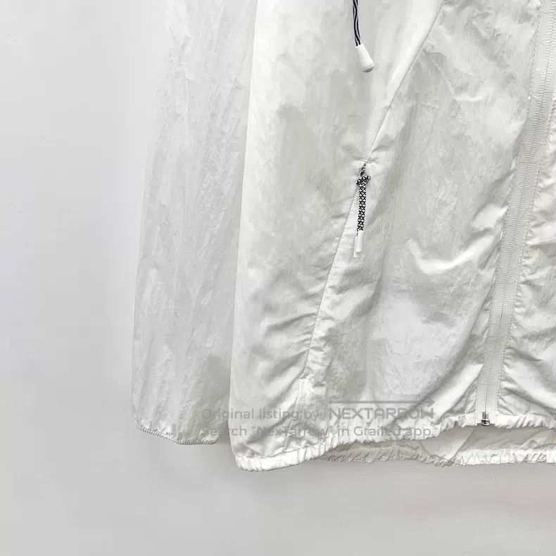 Louis Vuitton Louis Vuitton 25 White Hooded Drawstring Zipper Long Sleev Size XS / US 0-2 / IT 36-38 - 4 Thumbnail