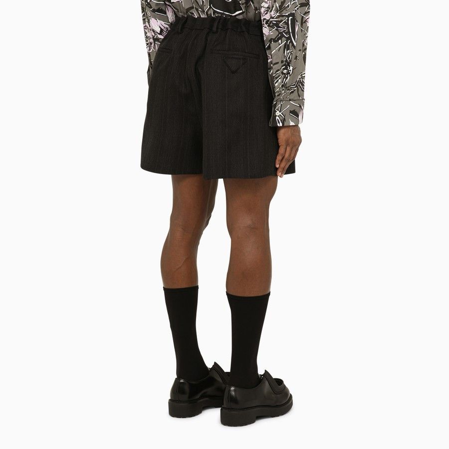 Prada o1d2blof0524 Shorts in Black Size US 32 / EU 48 - 4 Thumbnail