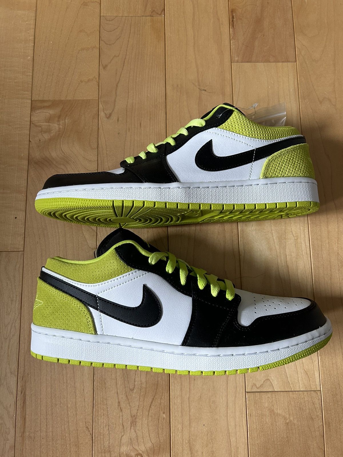 Nike Jordan 1 Low “Black Cyber” Size US 9.5 / EU 42-43 - 2 Thumbnail