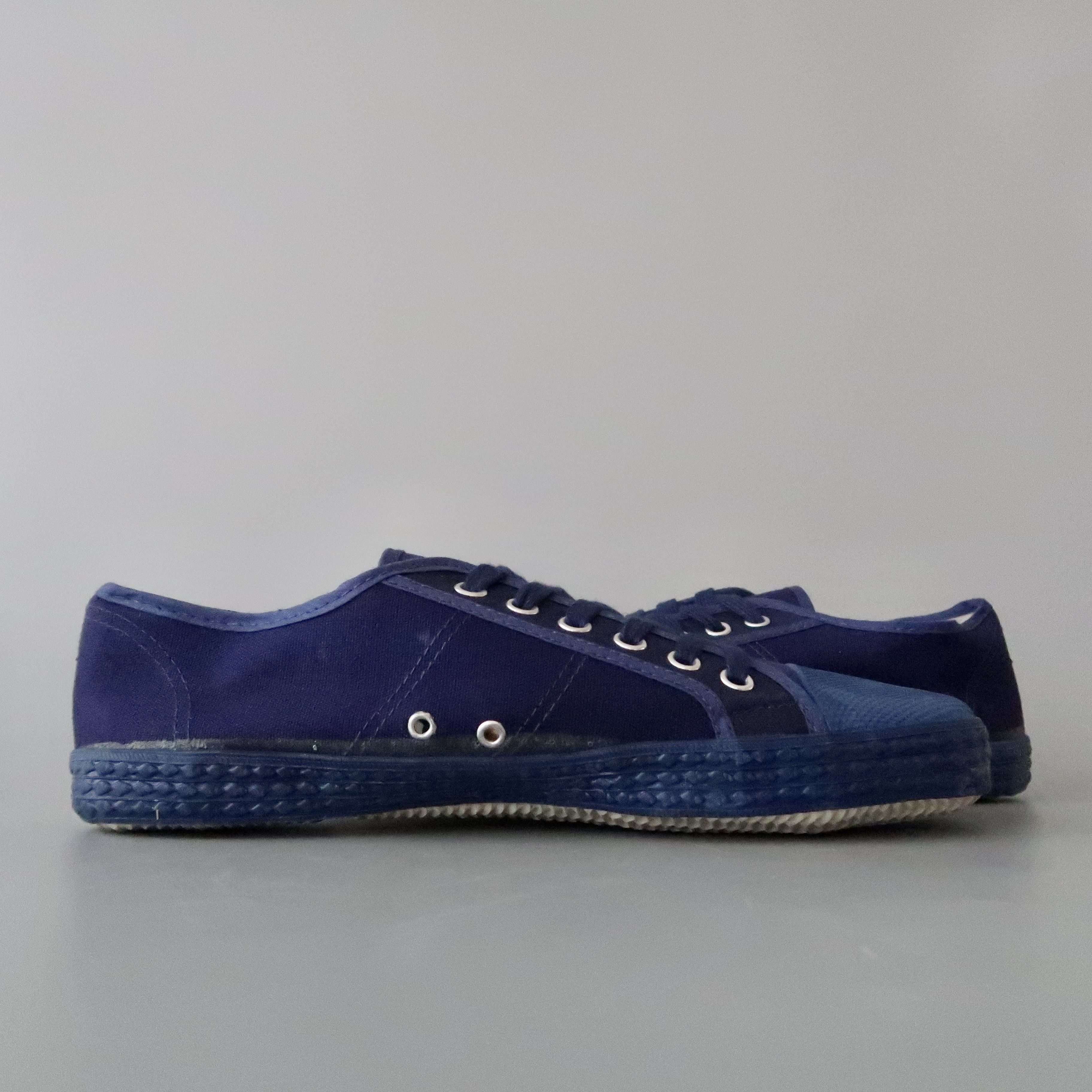 Vintage DEADSTOCK, VTG 1970s Swedish Army gym trainers size 40 Size US 7 / EU 40 - 6 Thumbnail