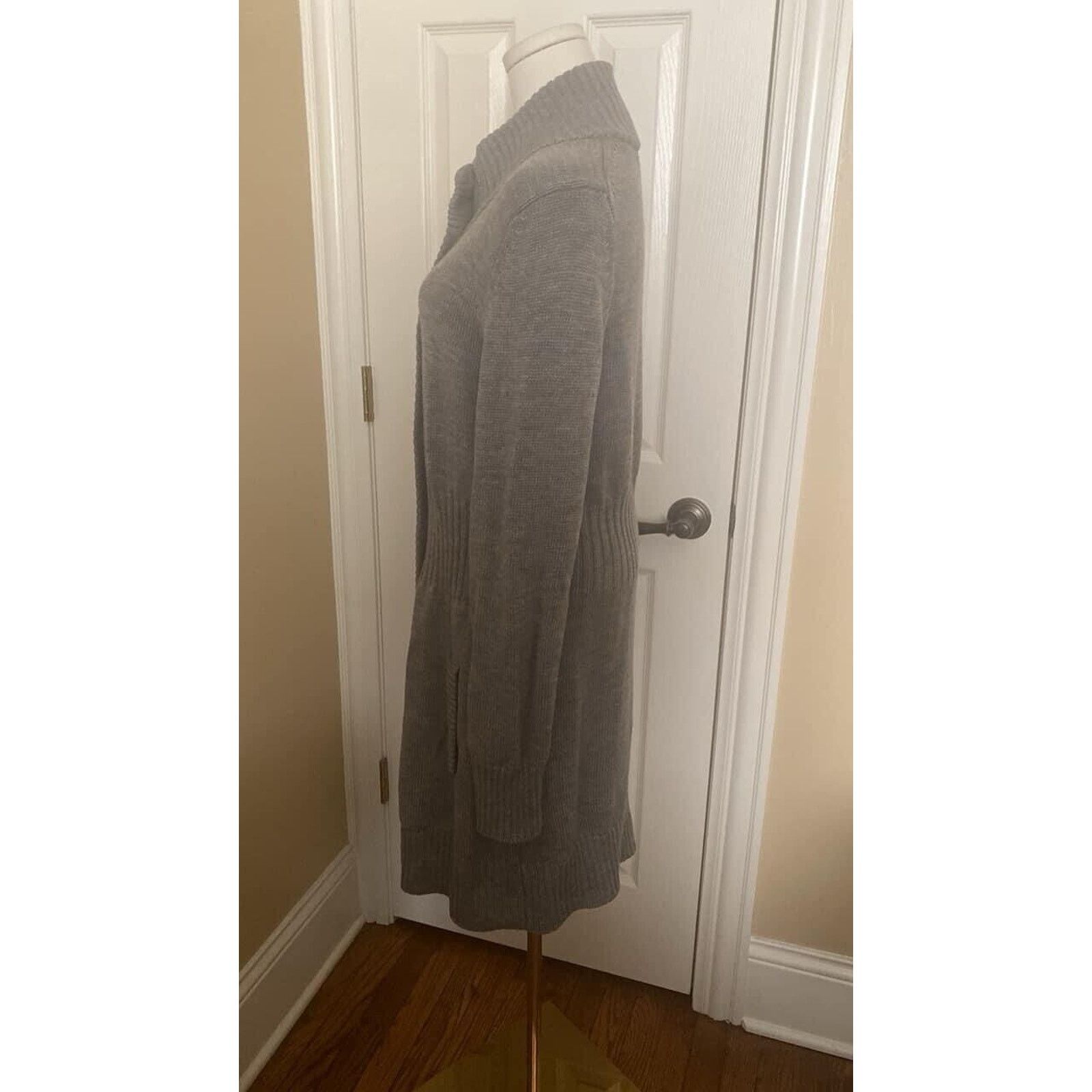 Banana Republic Banana Republic Cardigan Sweater Large Gray 100% Merino Wool Size L / US 10 / IT 46 - 4 Thumbnail